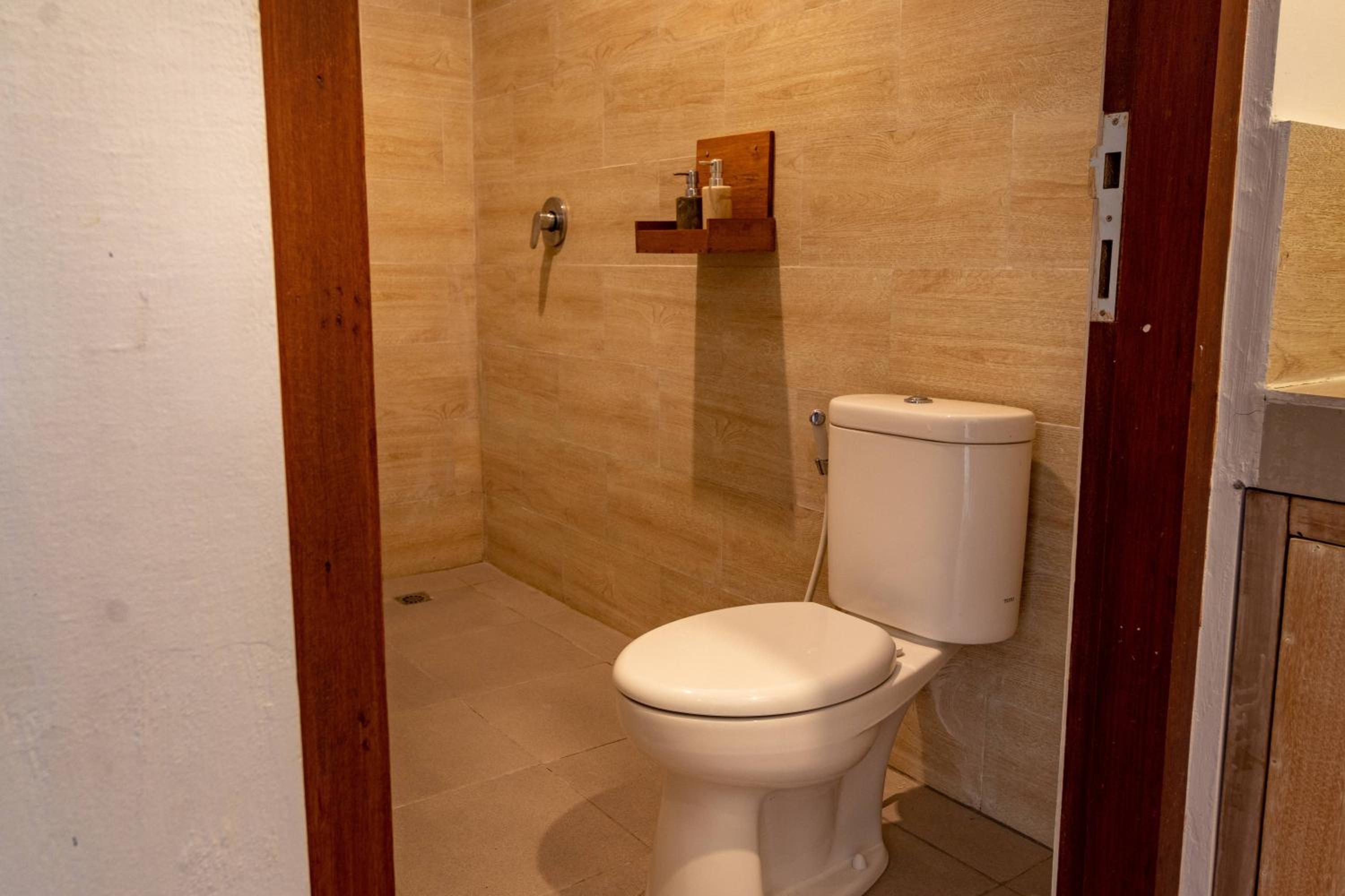 Double Room with Private Bathroom - Photo 3