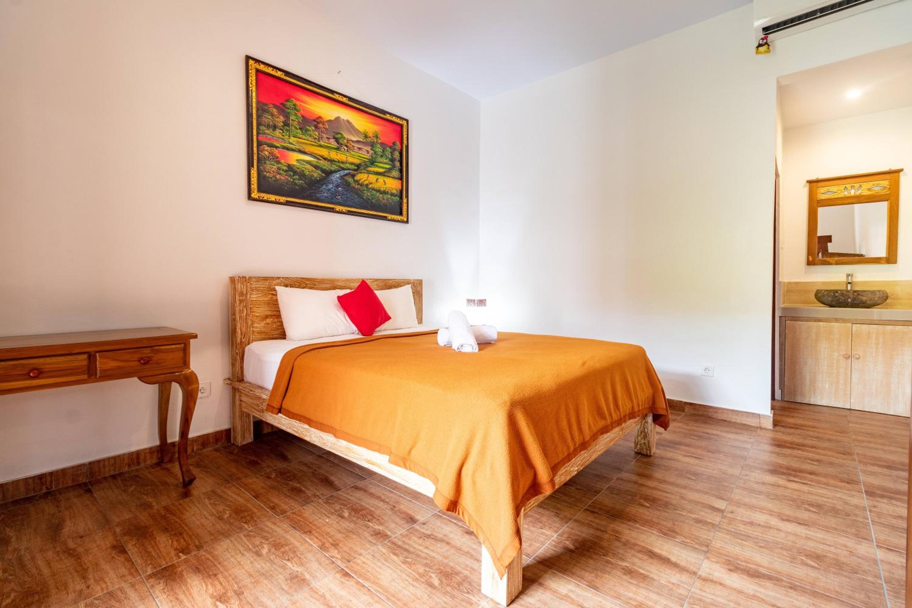 Double Room with Private Bathroom - Photo 10