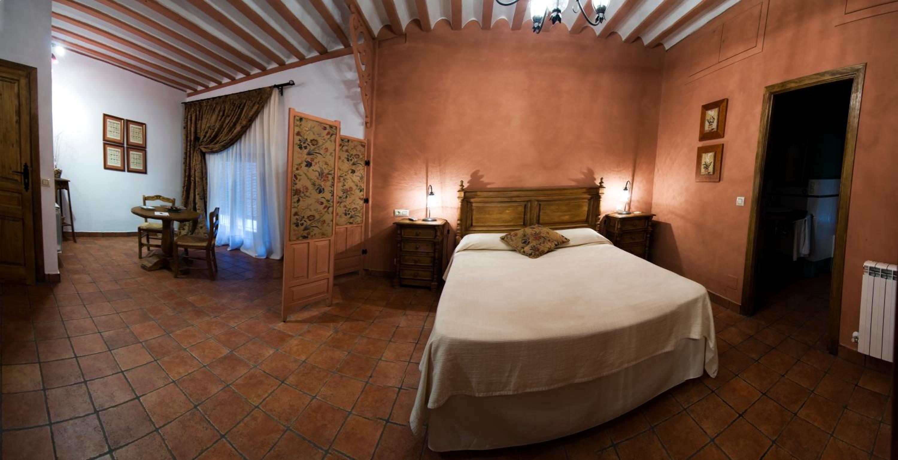 Double or Twin Room with Sitting Area - Photo 11