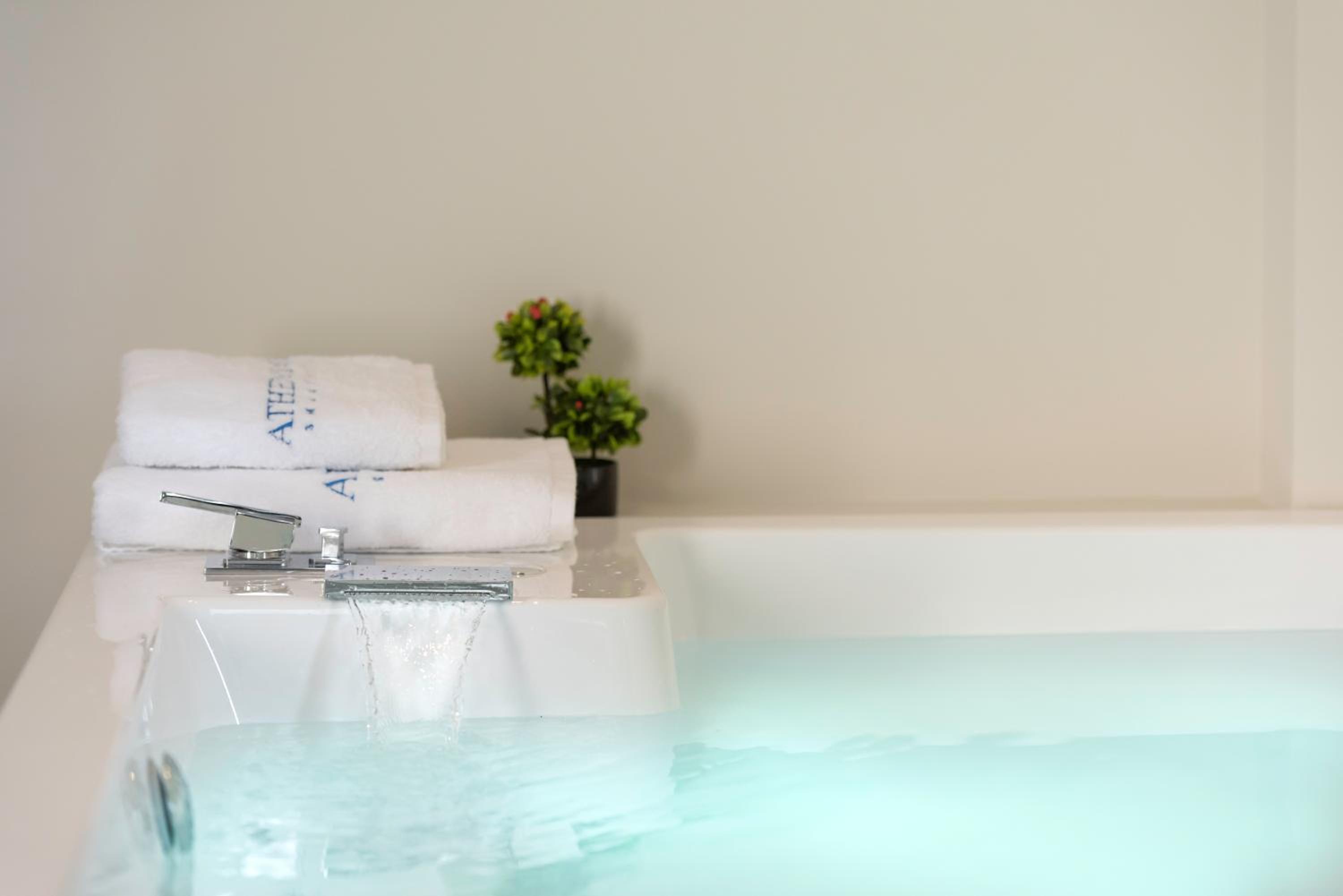 Prestige Suite with Hot Tub photo 2