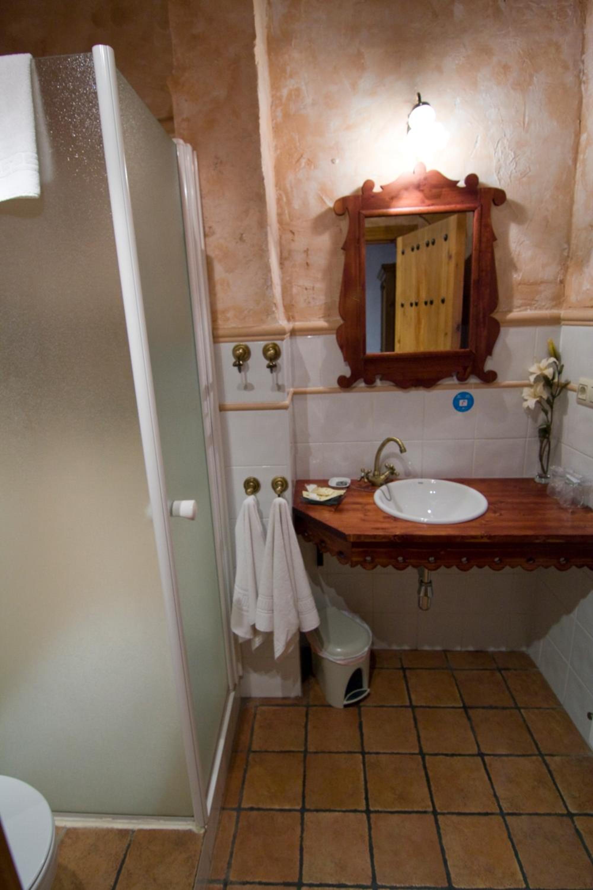 Double or Twin Room with Sitting Area - Photo 13