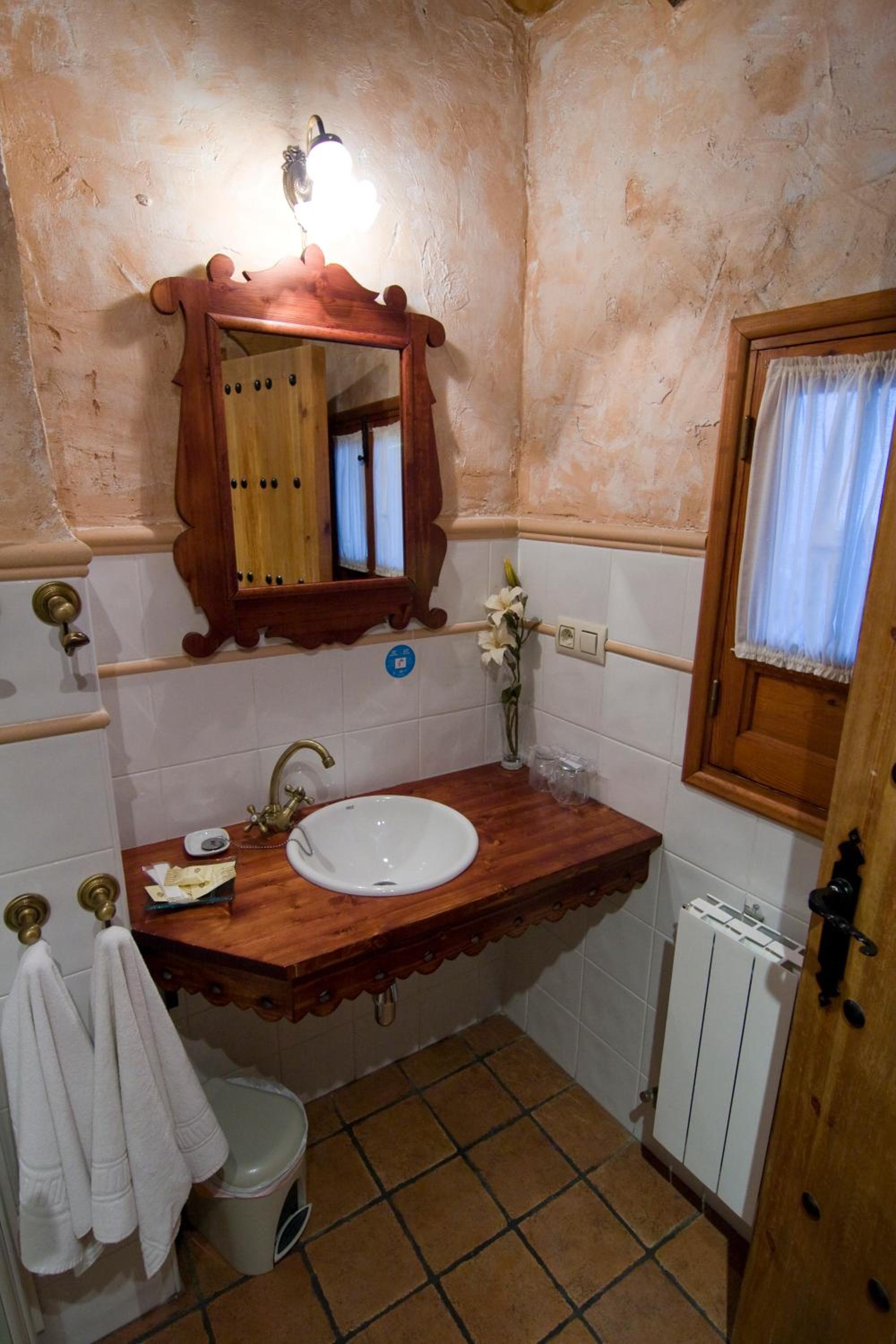 Double or Twin Room with Sitting Area - Photo 15