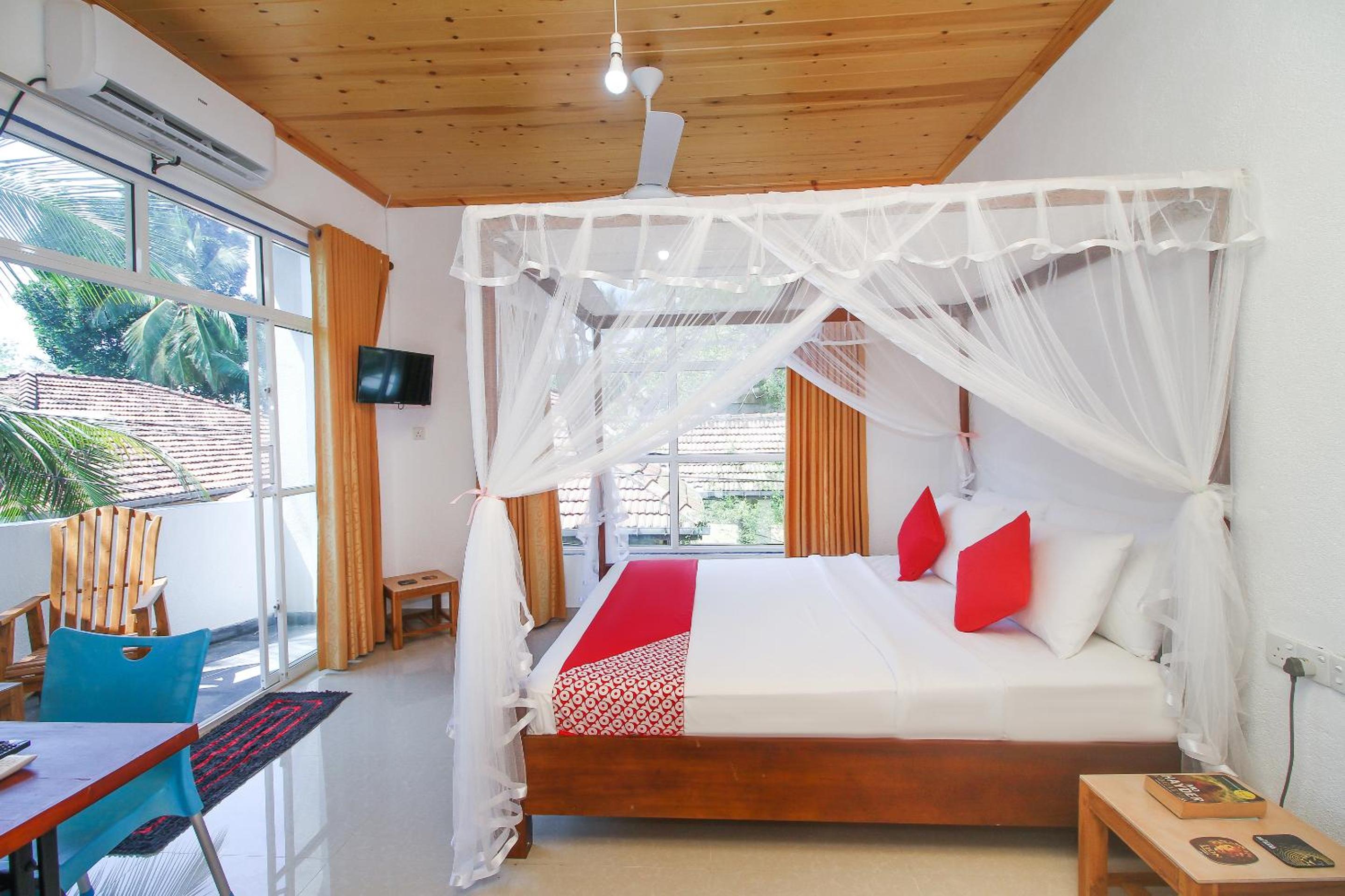 Deluxe Double Room with Balcony photo 3