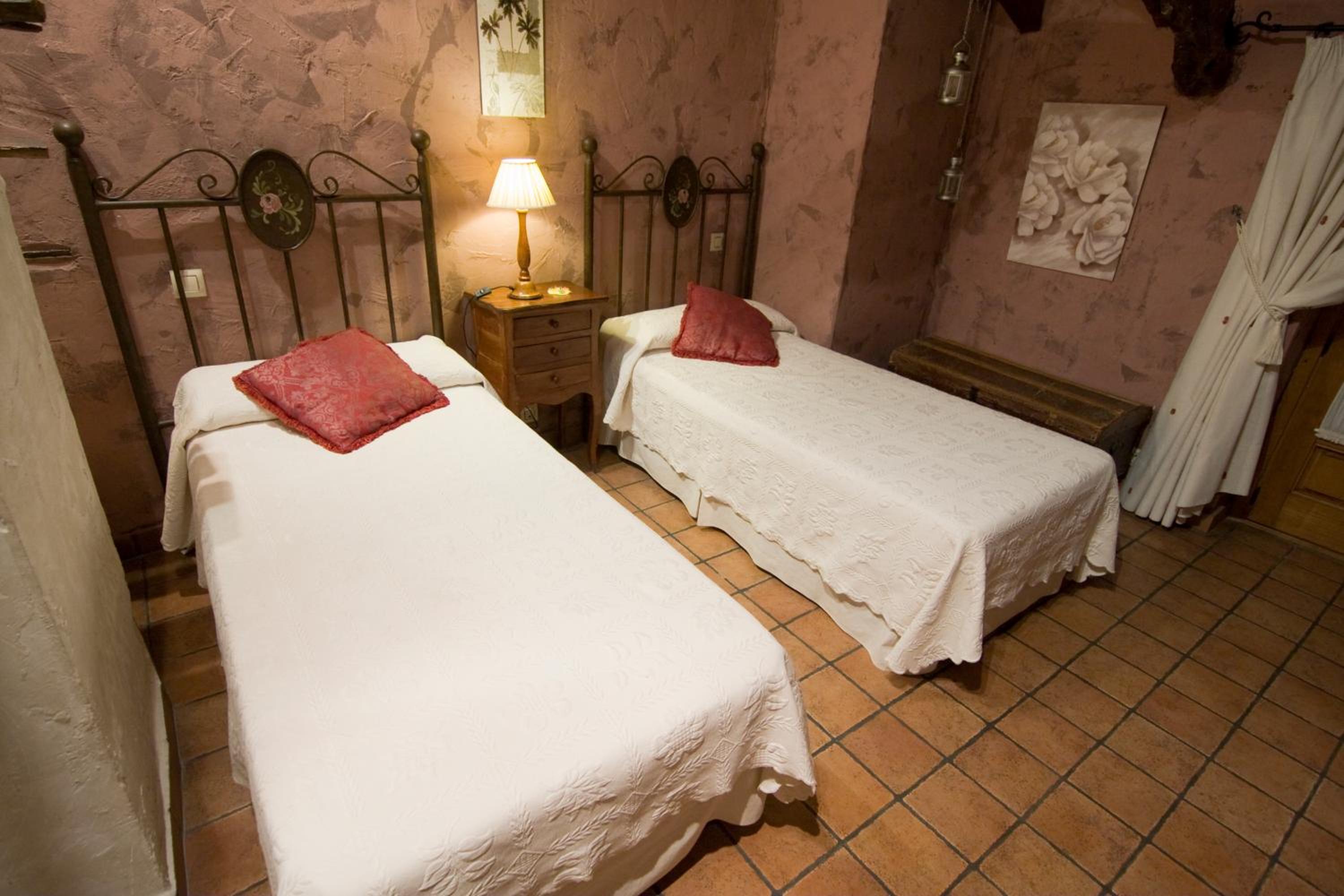 Double or Twin Room with Sitting Area - Photo 16