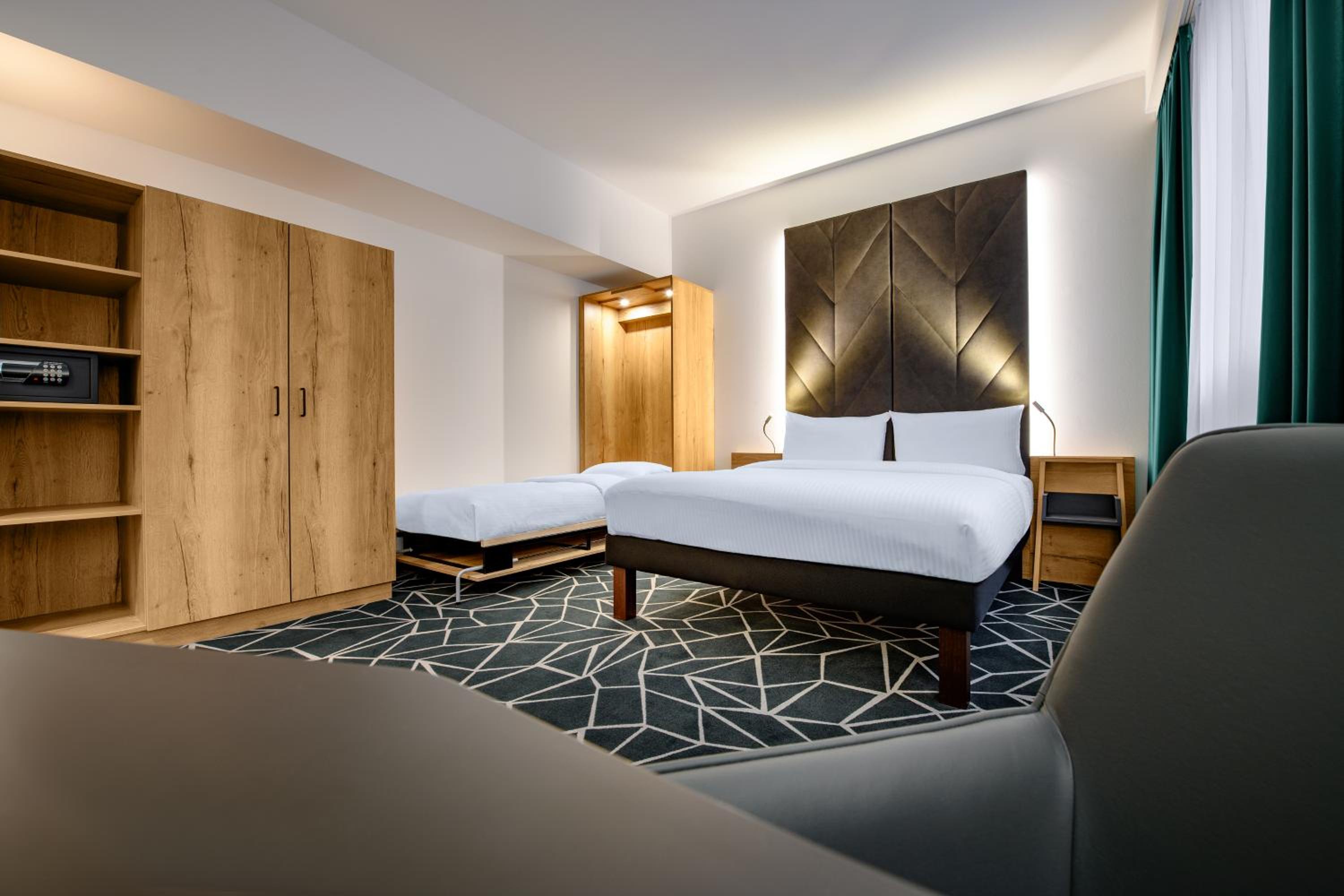 Family Room with double bed and sofa bed - Photo 12