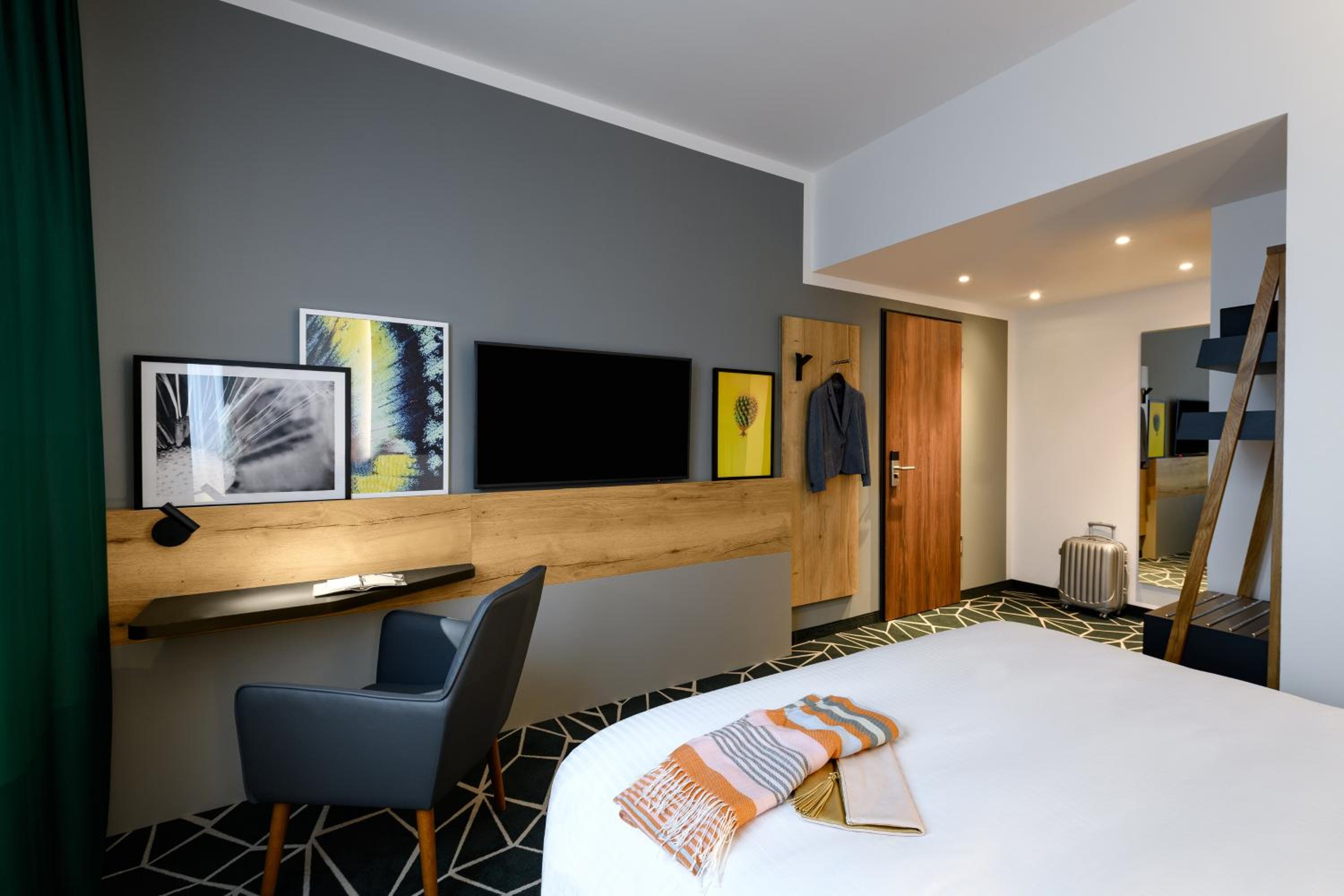 Standard Double Room - Photo 9