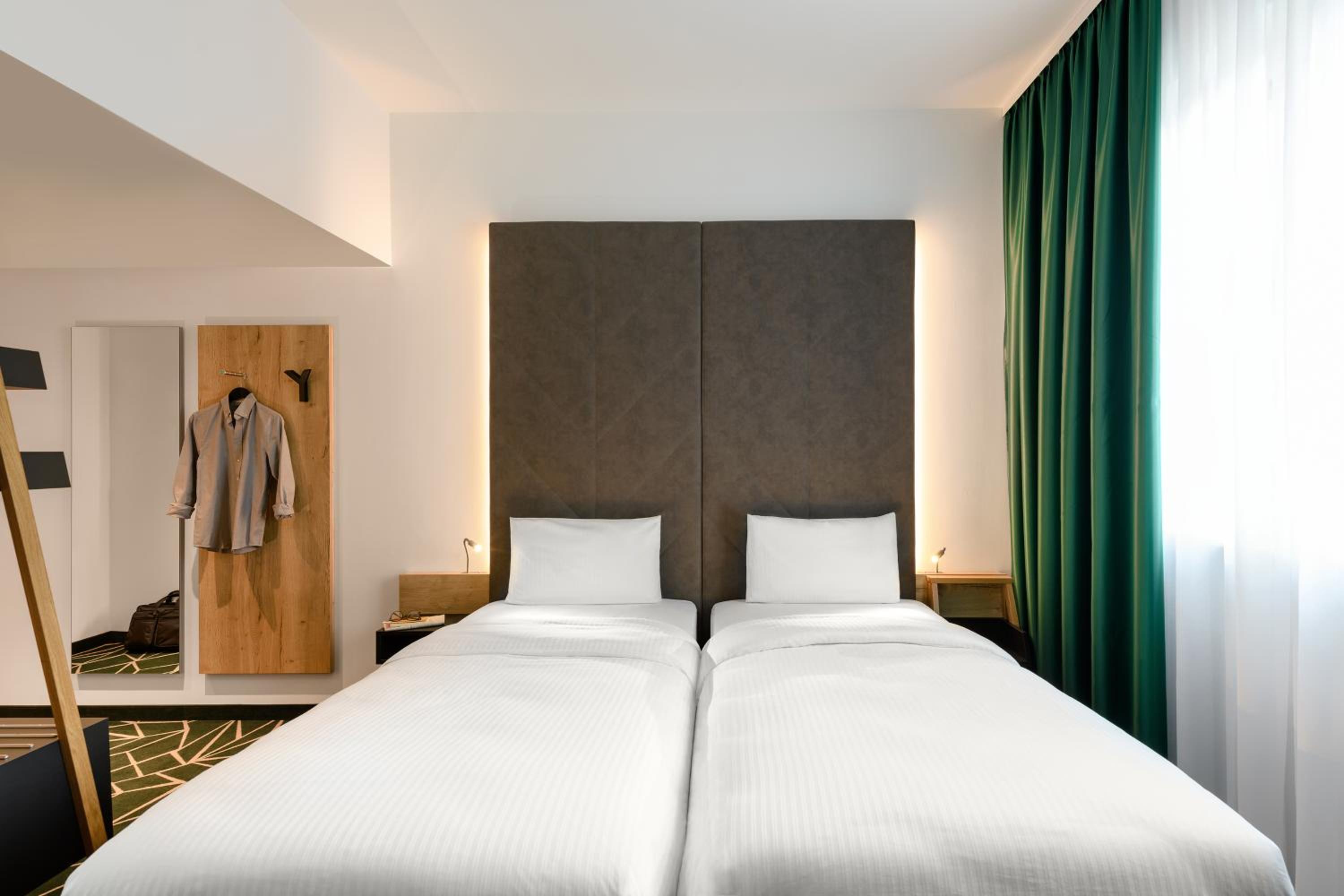 Standard Twin Room - Photo 7