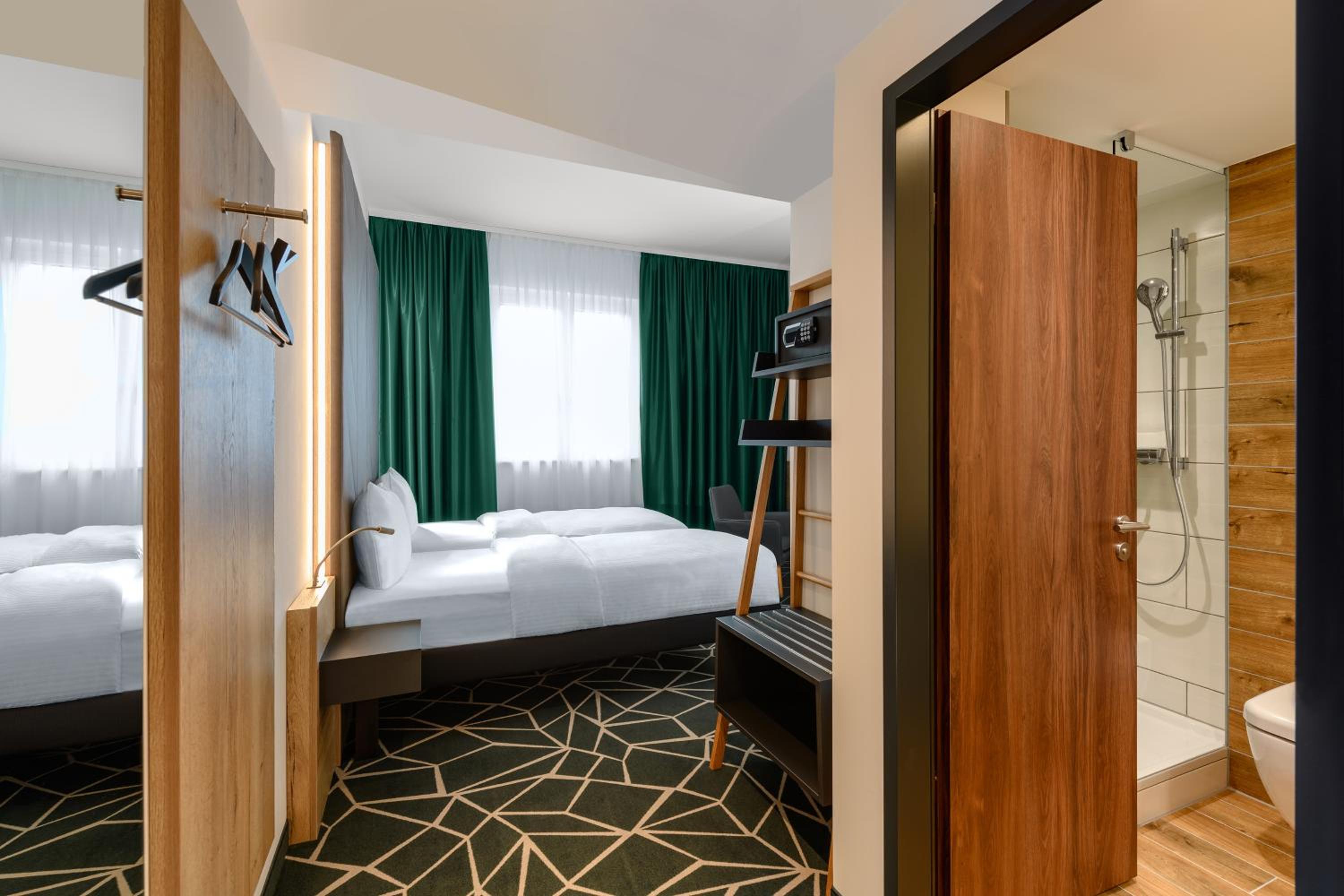 Standard Twin Room - Photo 8