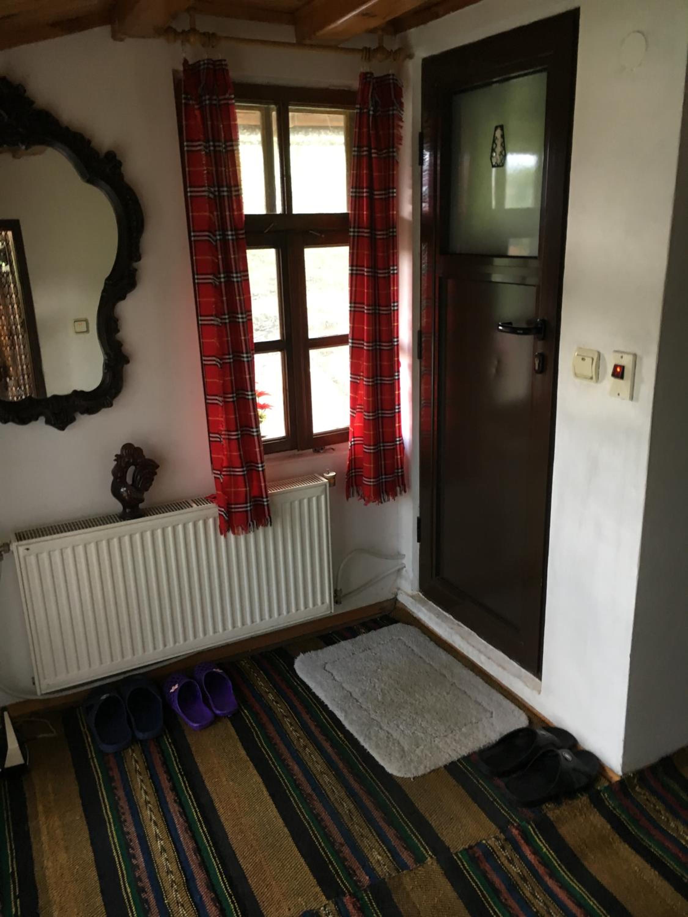 Family Room with Balcony and Shared Bathroom photo 1