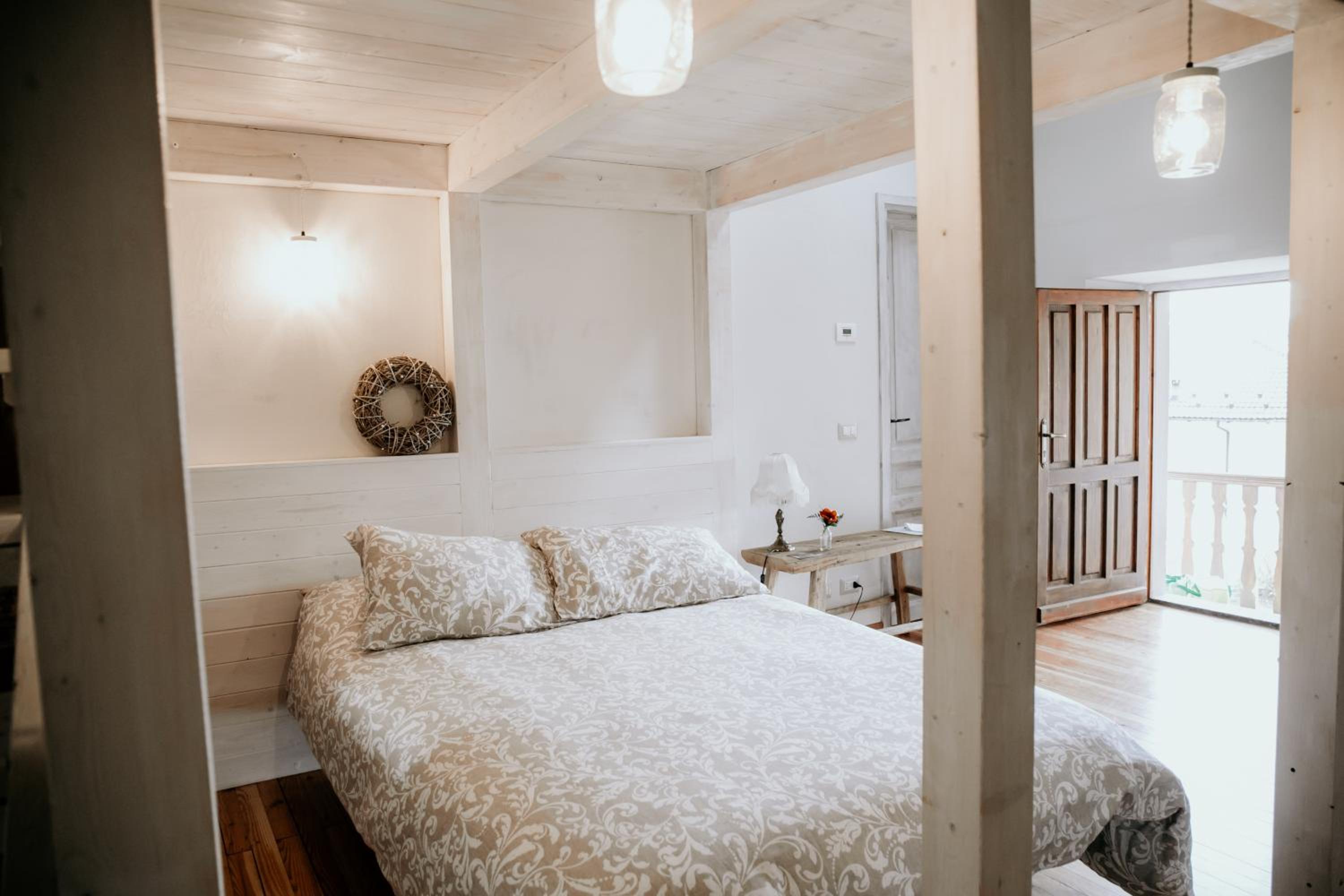 Deluxe King Room photo 1
