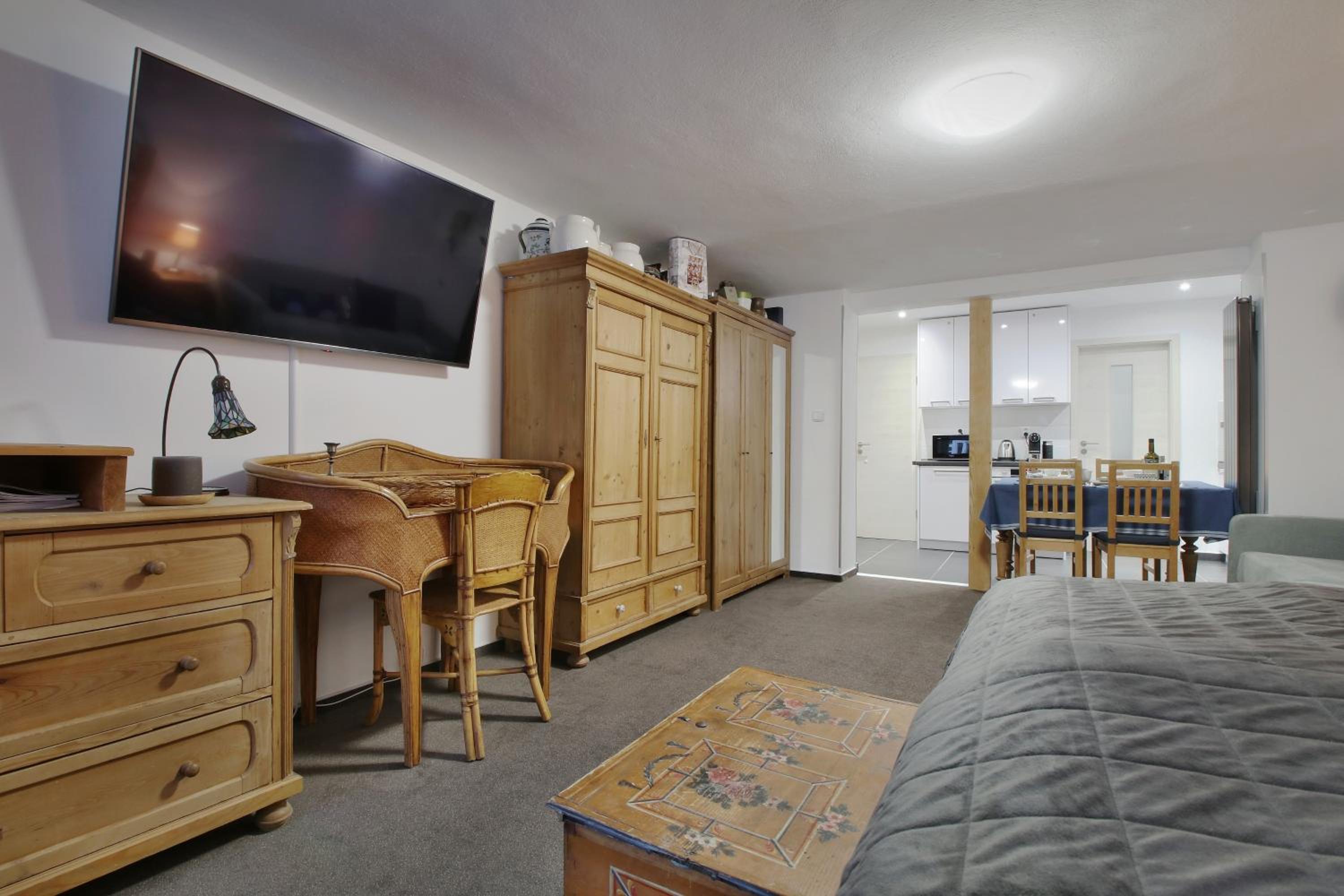 Studio Apartment photo 2
