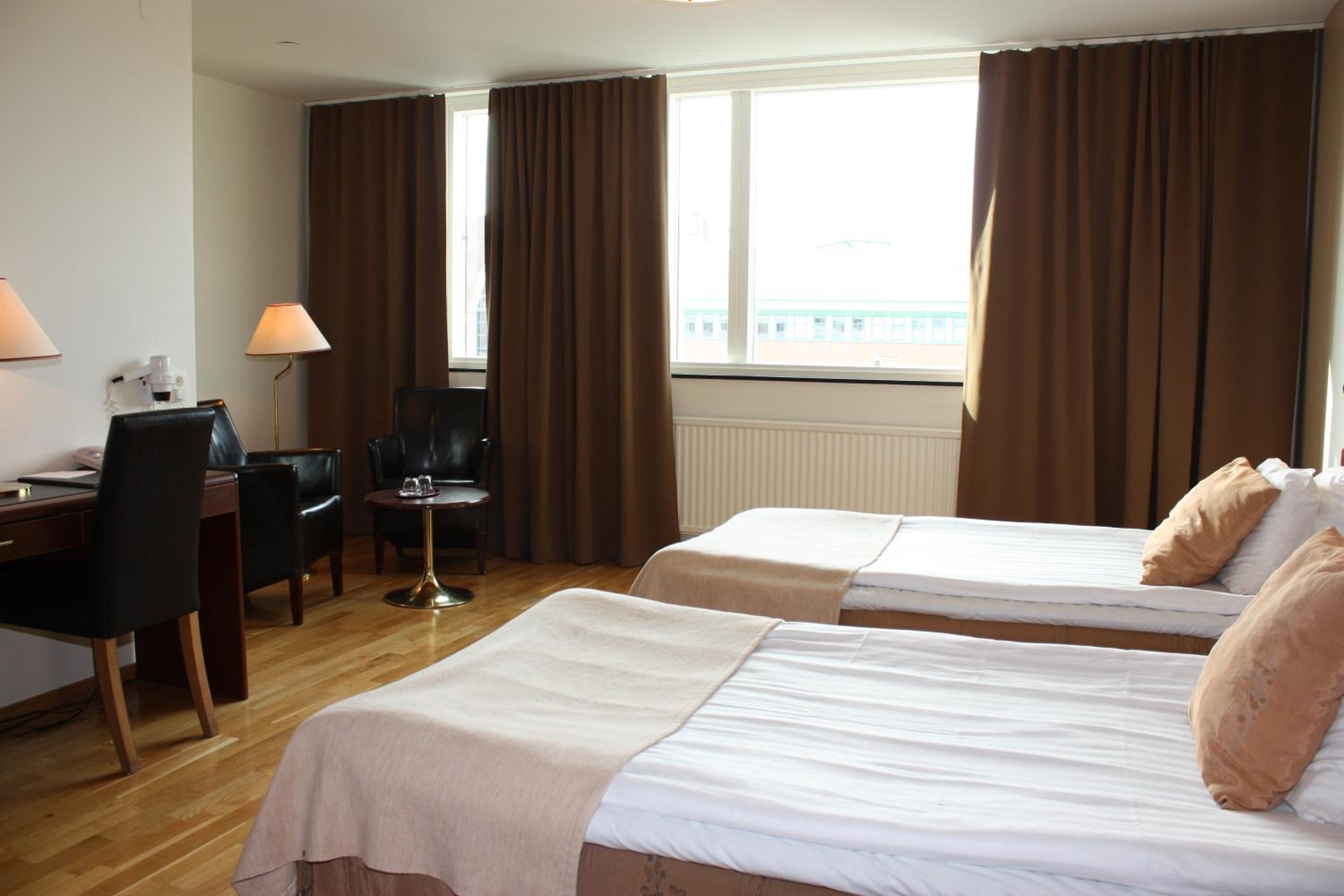 Standard Twin Room - Photo 3
