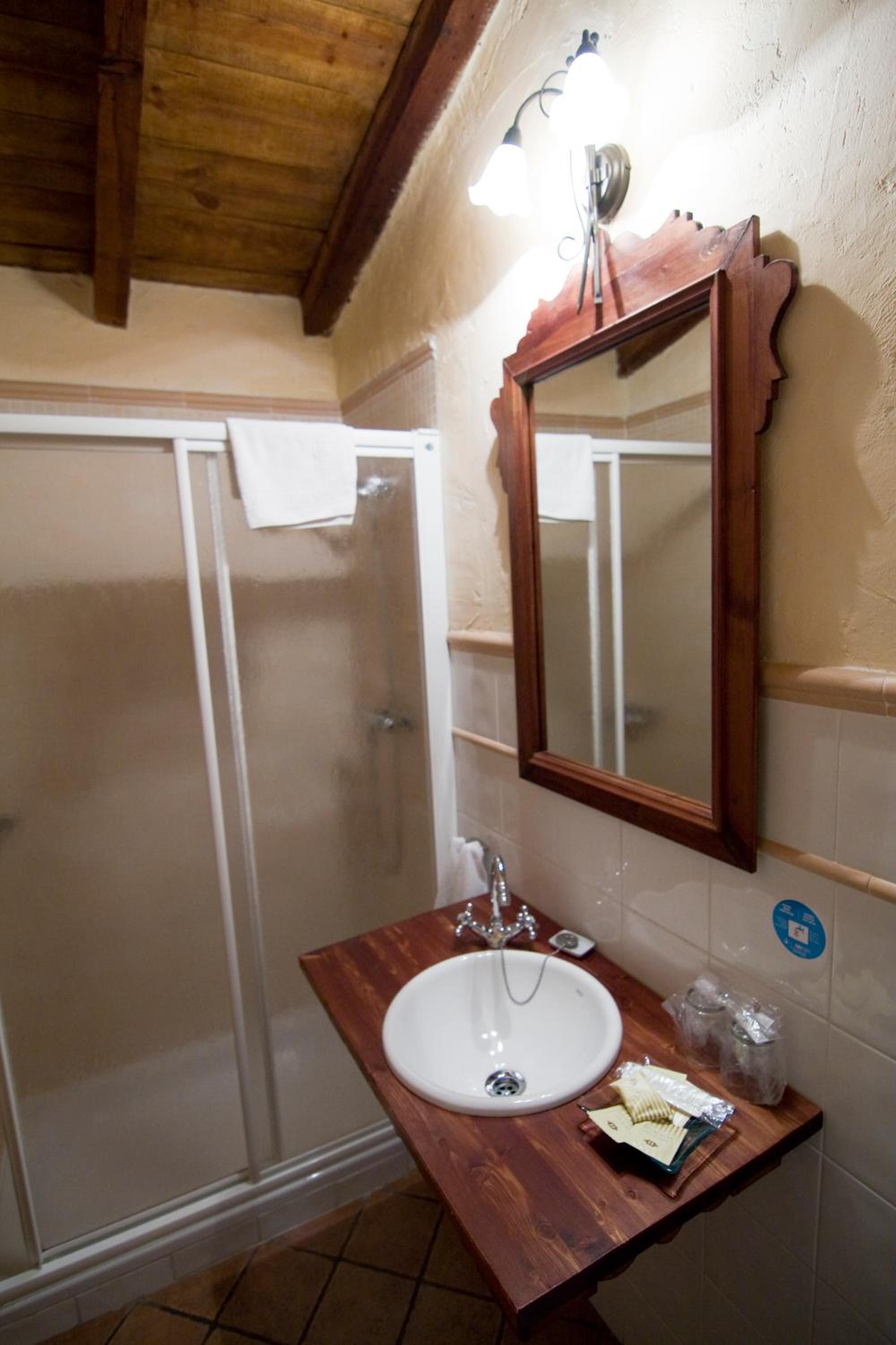 Double or Twin Room with Sitting Area - Photo 19