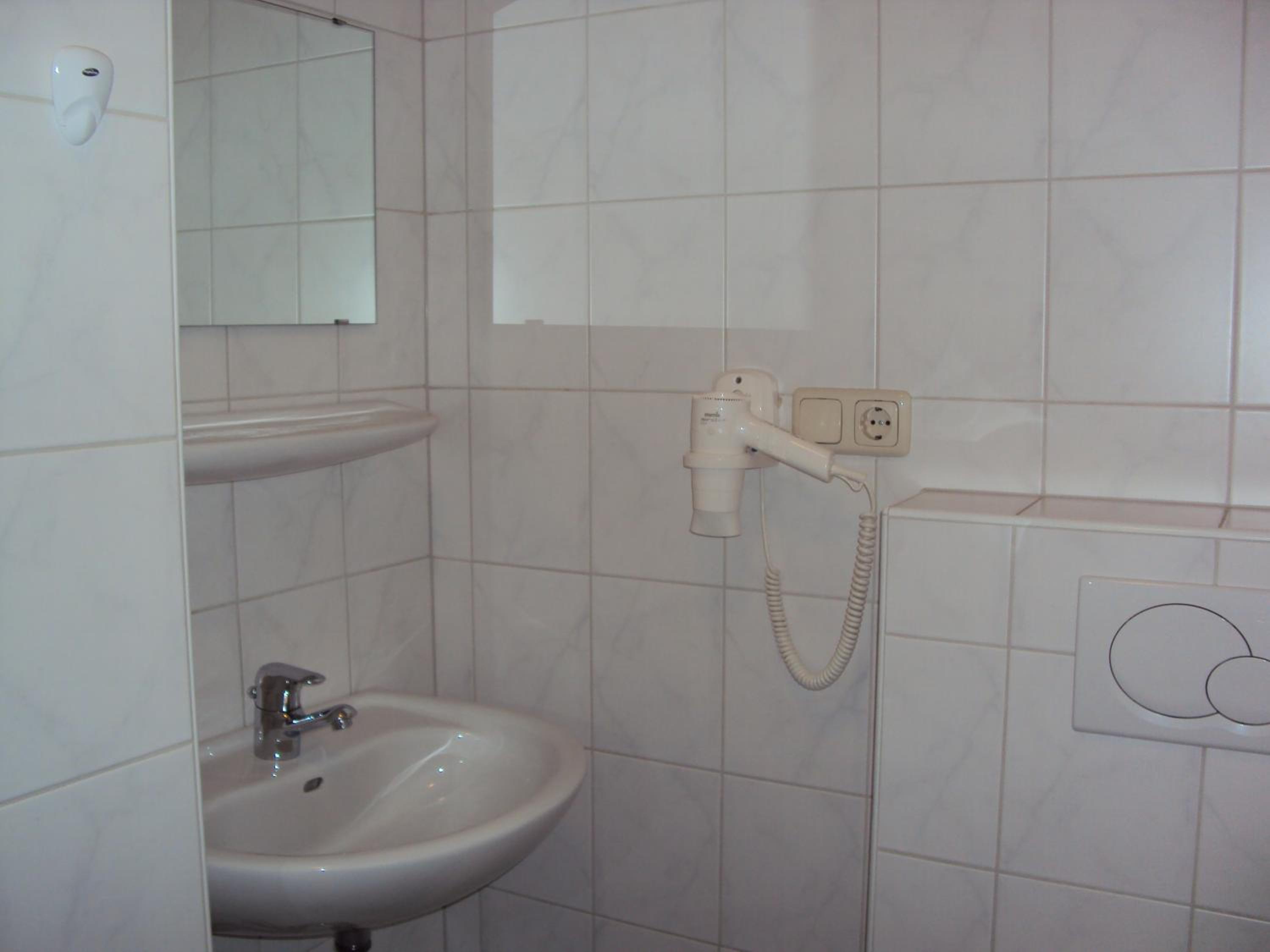 Single Room with Shared Toilet photo 2