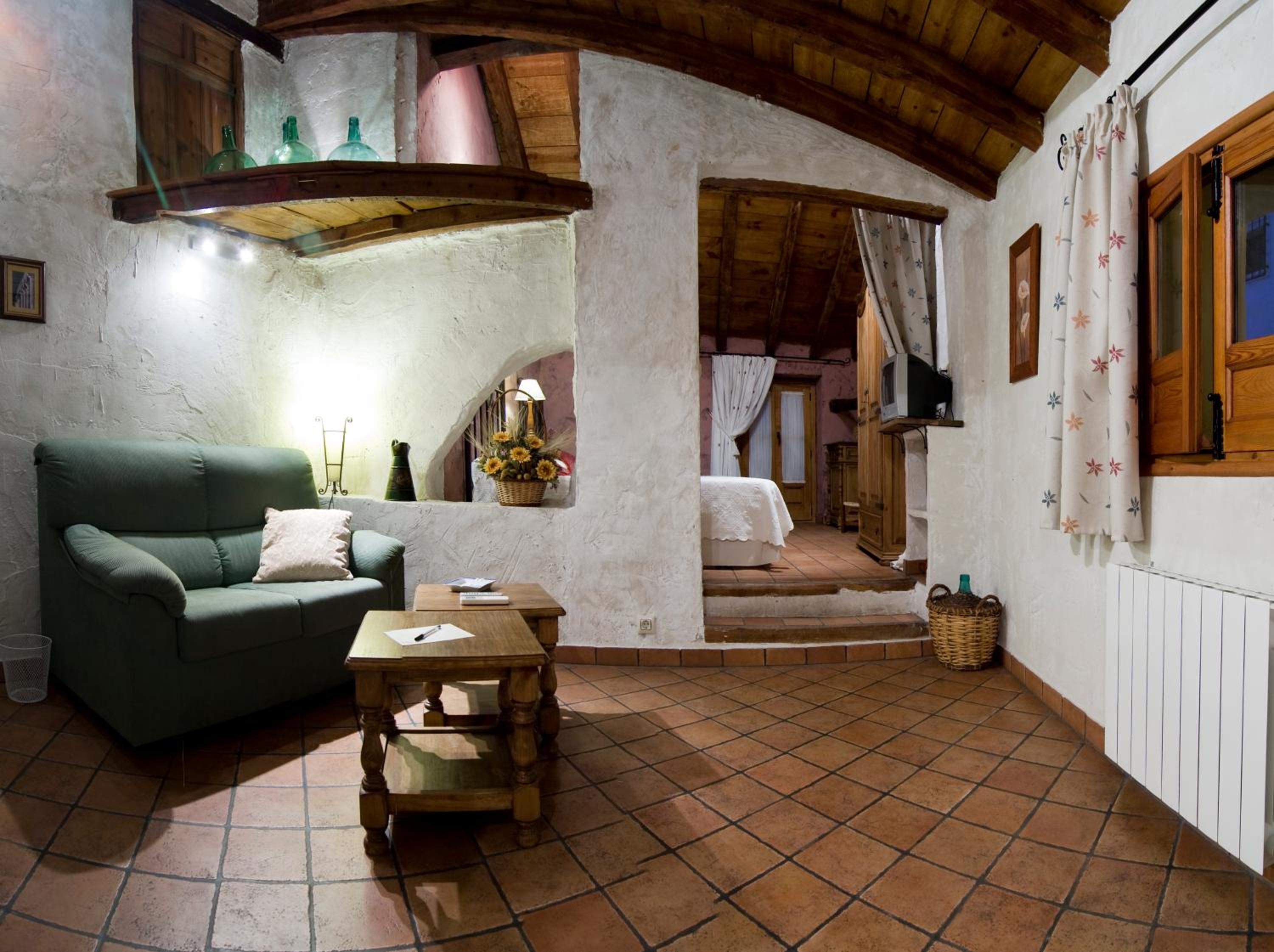 Double or Twin Room with Sitting Area - Photo 24