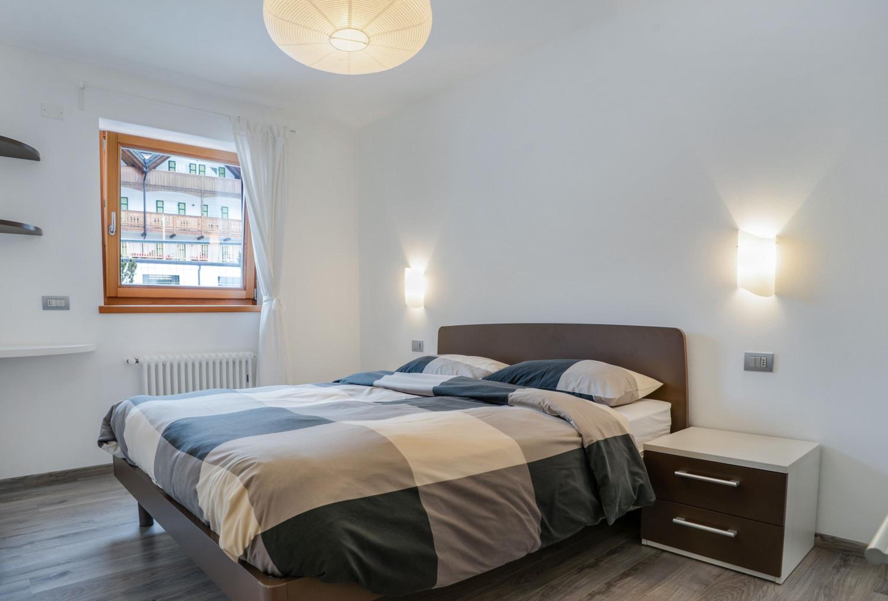 Two-Bedroom Apartment with Mountain View