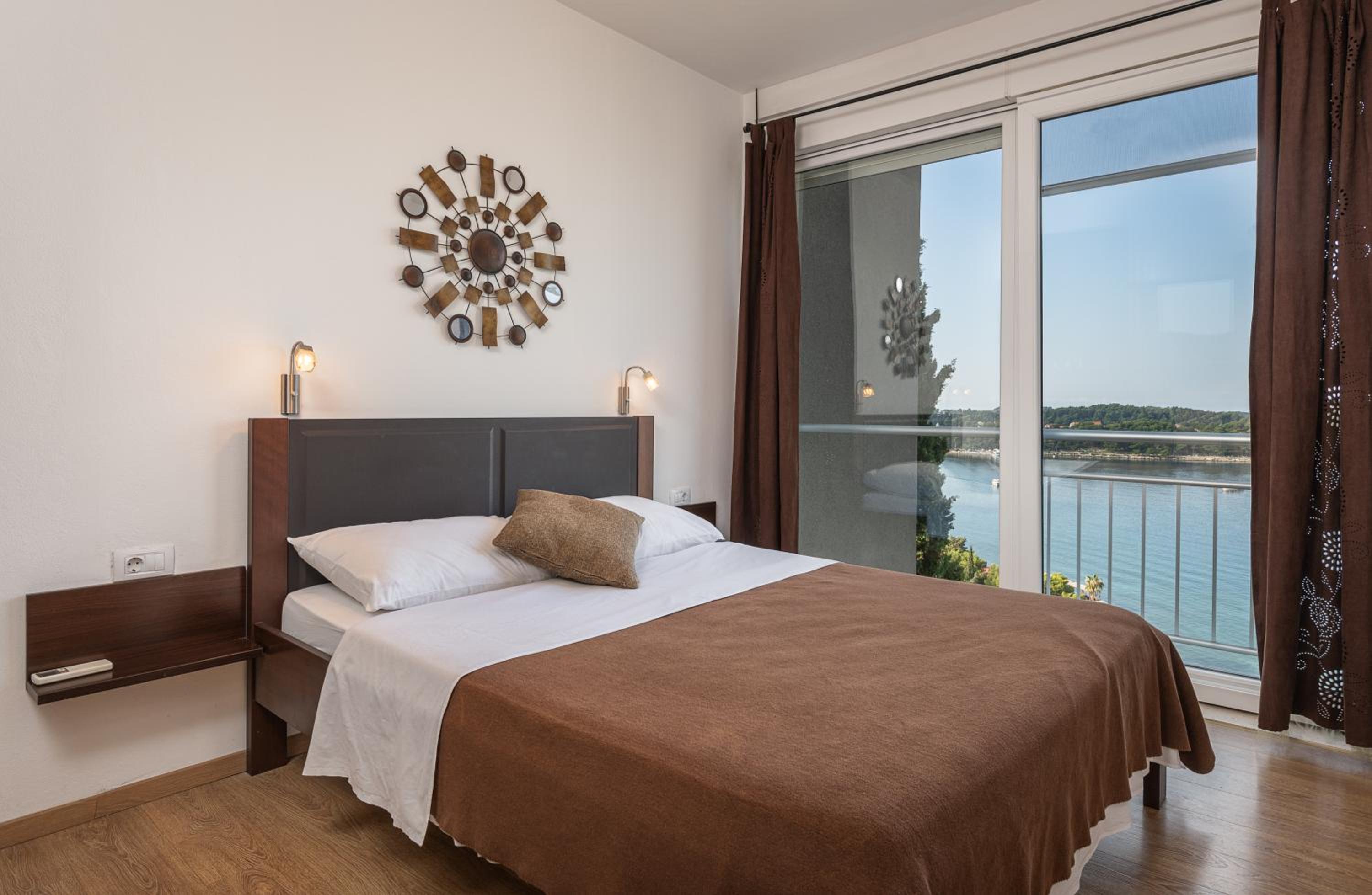 One-Bedroom Apartment with Sea View and Balcony