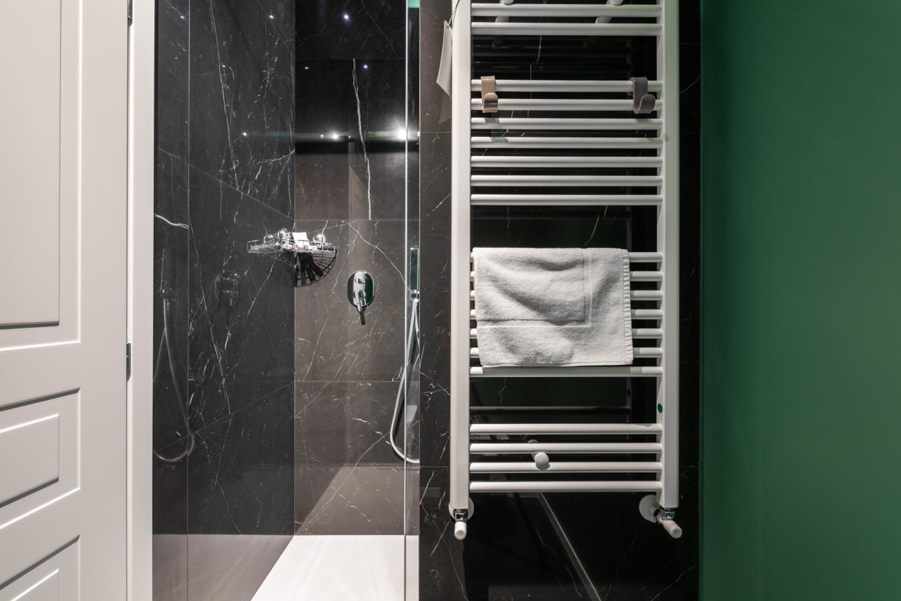 Double Room Superior with Balcony - Photo 3
