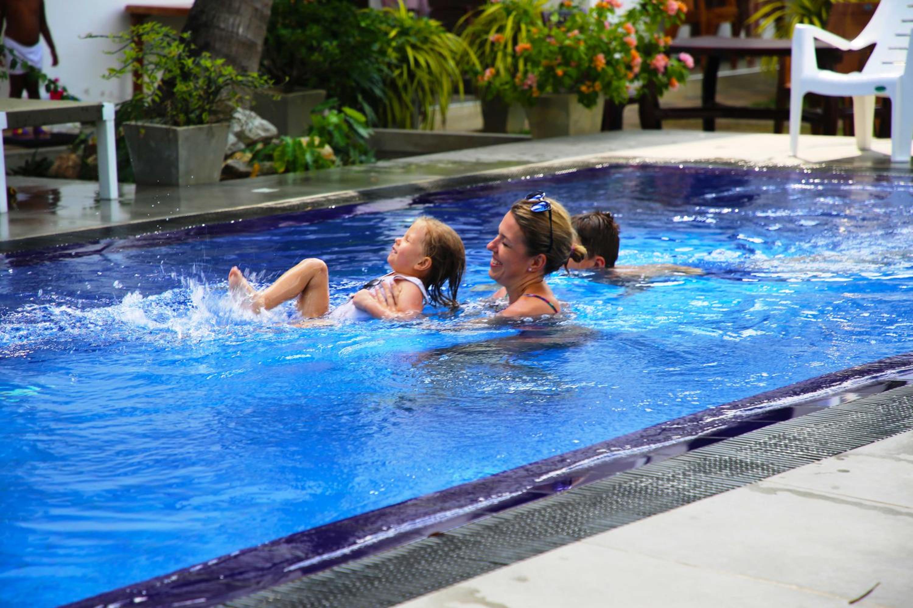 Deluxe Double Room with Free Airport Shuttle photo 2