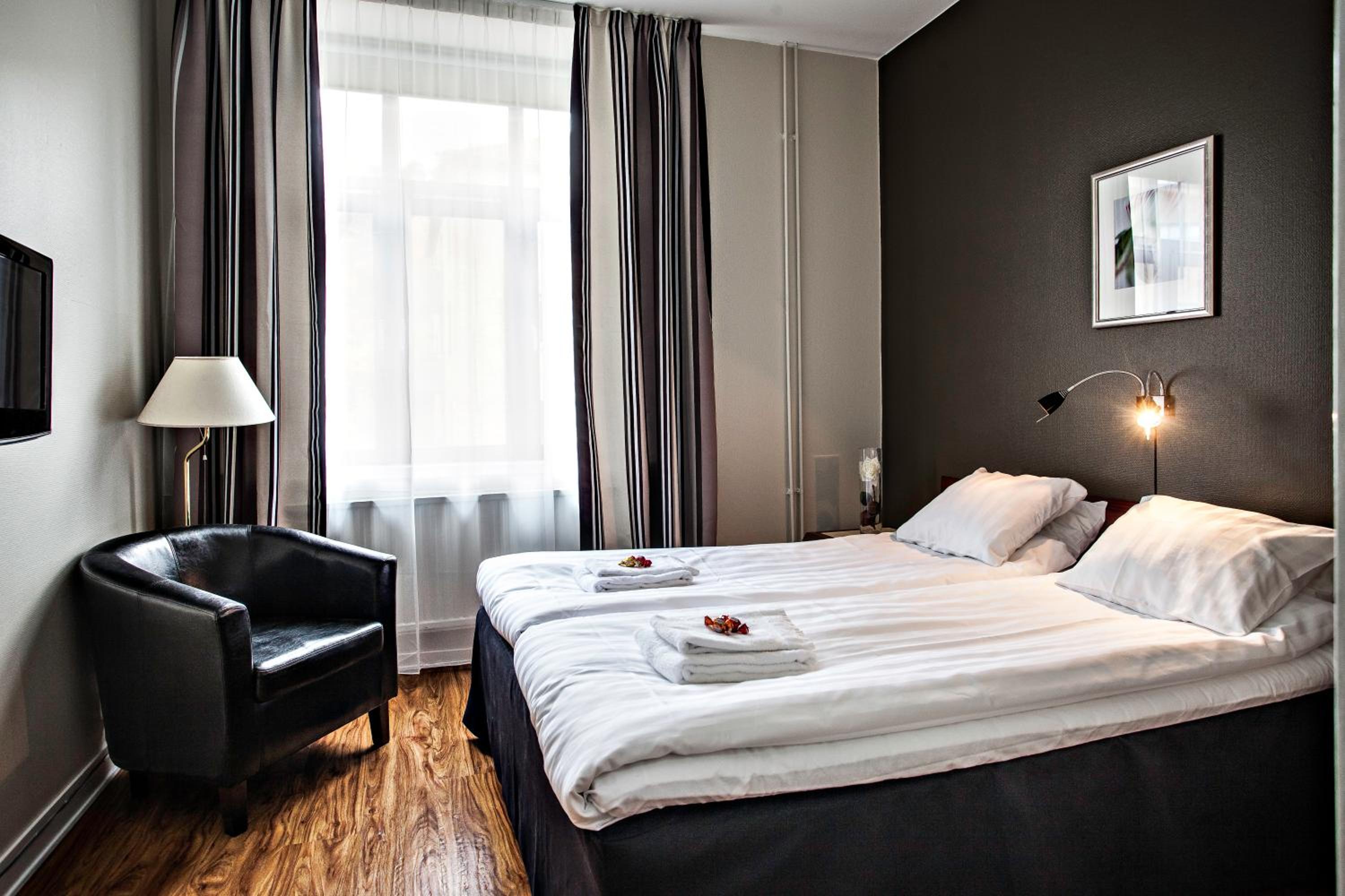 Superior Double Room - Non-Smoking - Photo 7