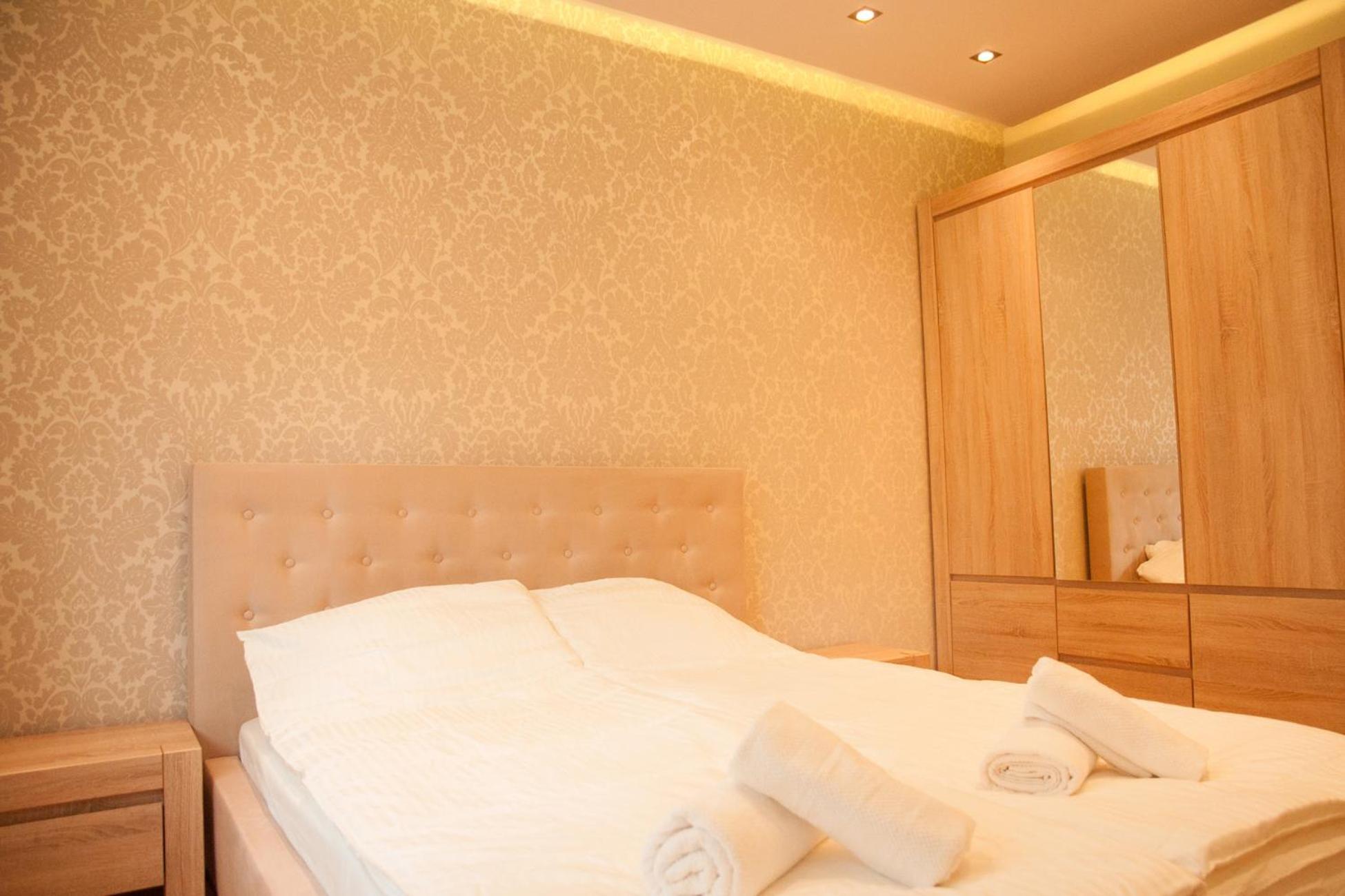 One-Bedroom Apartment - Photo 4