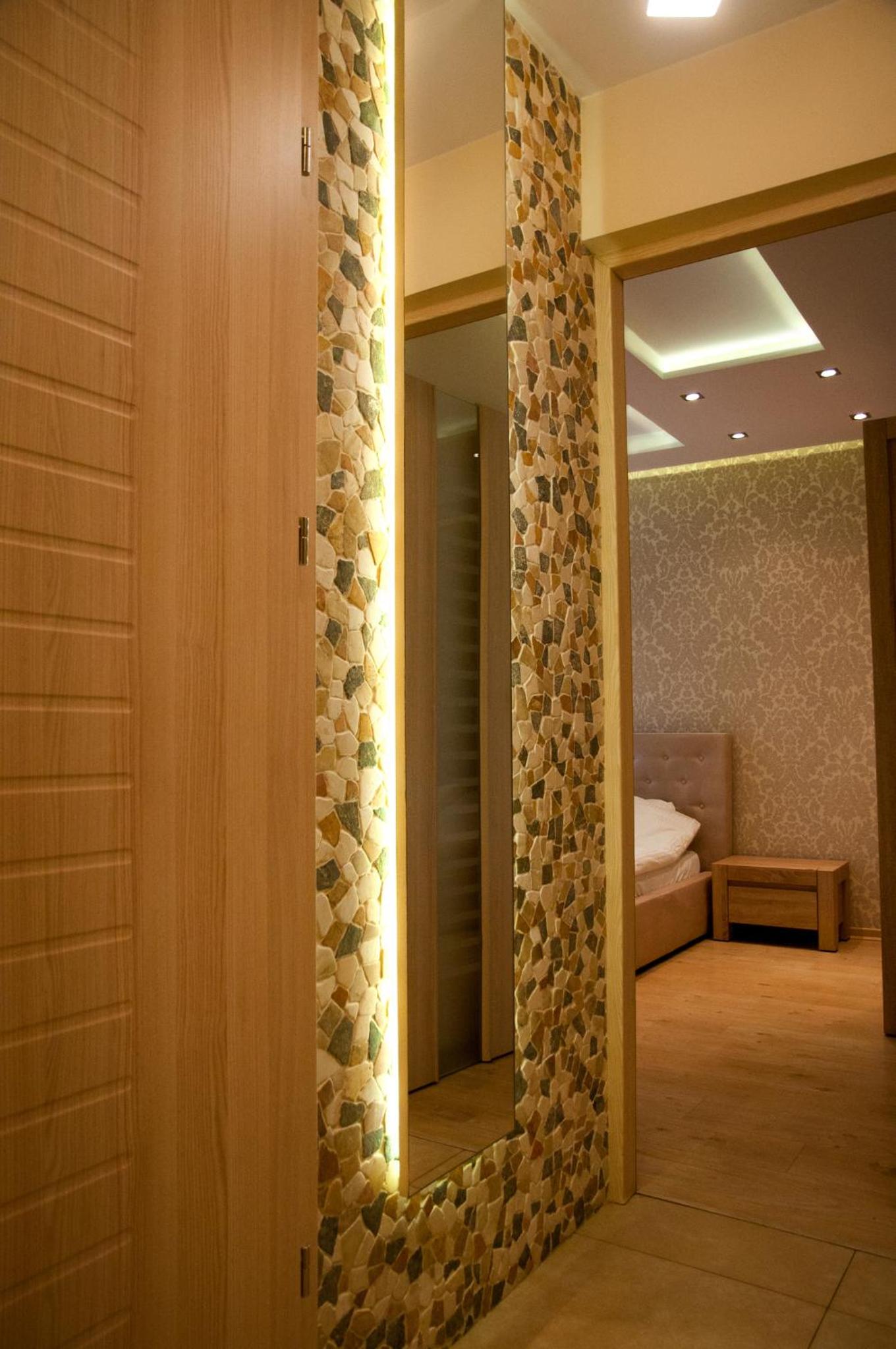 One-Bedroom Apartment - Photo 8