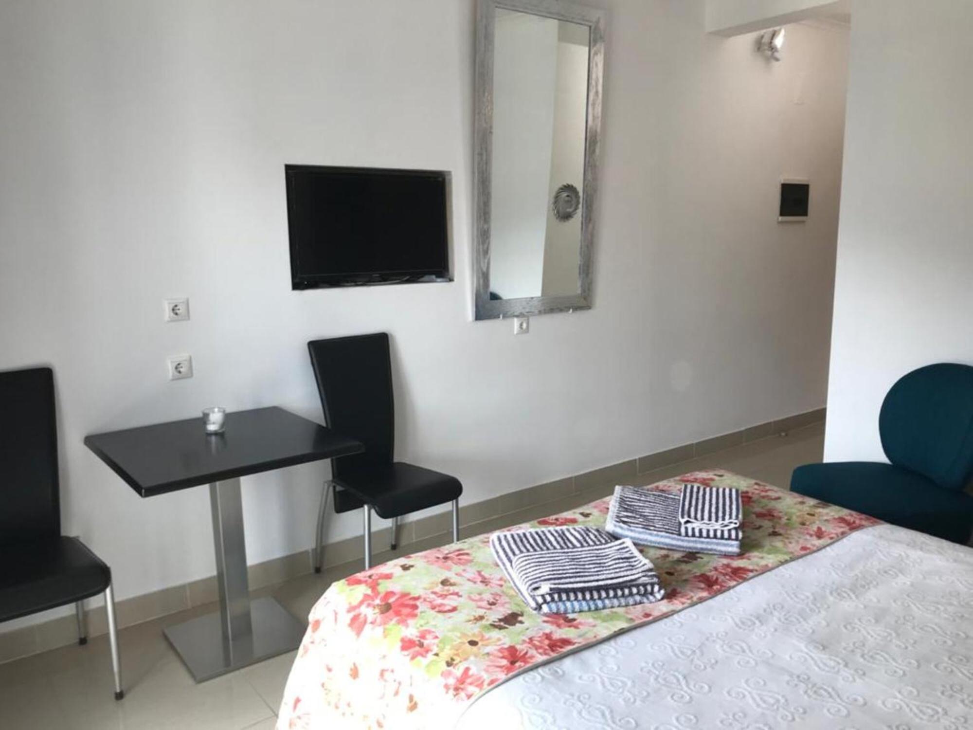 Deluxe Room - Photo 2