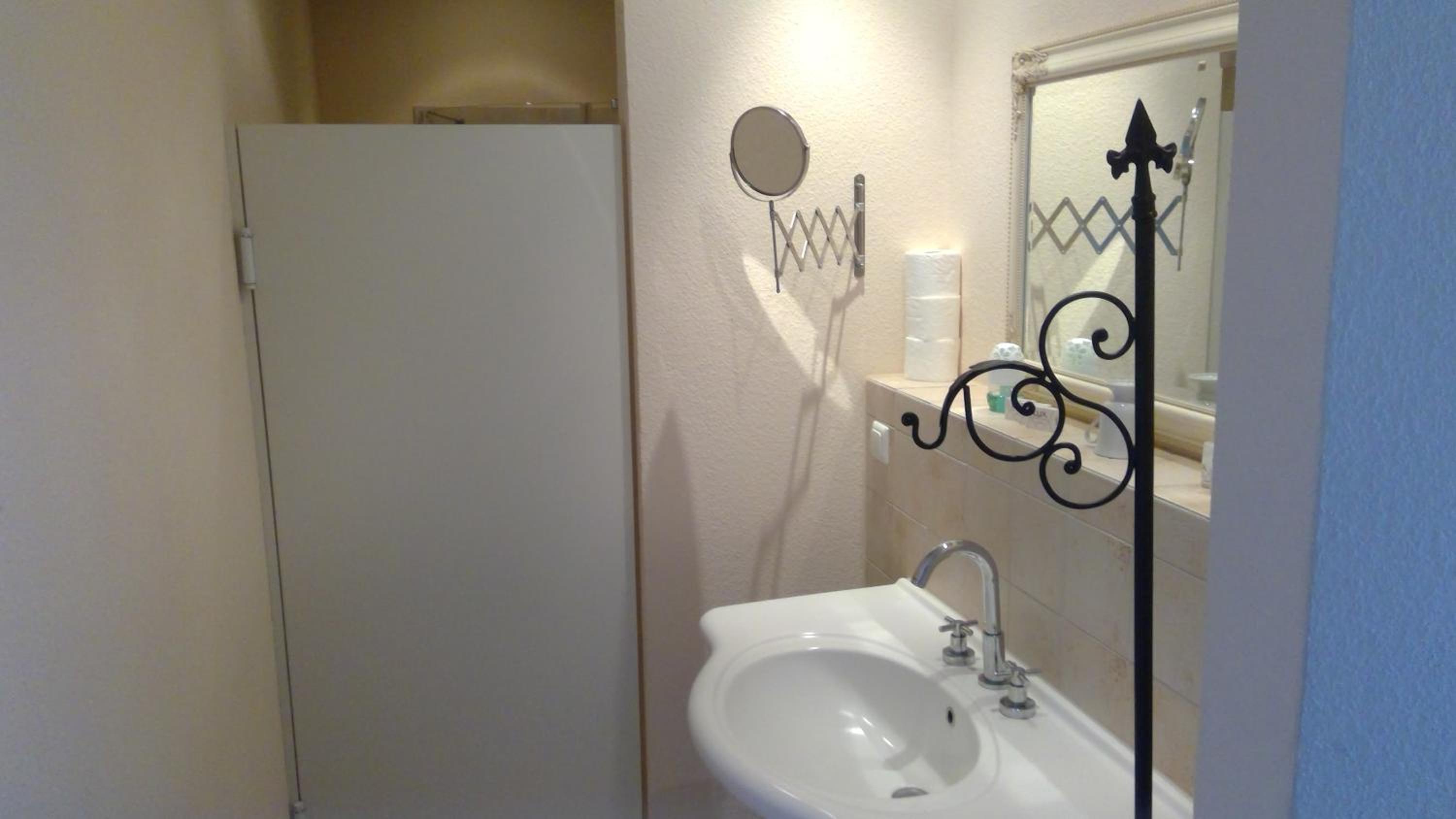 Single Room With Bathroom photo 3