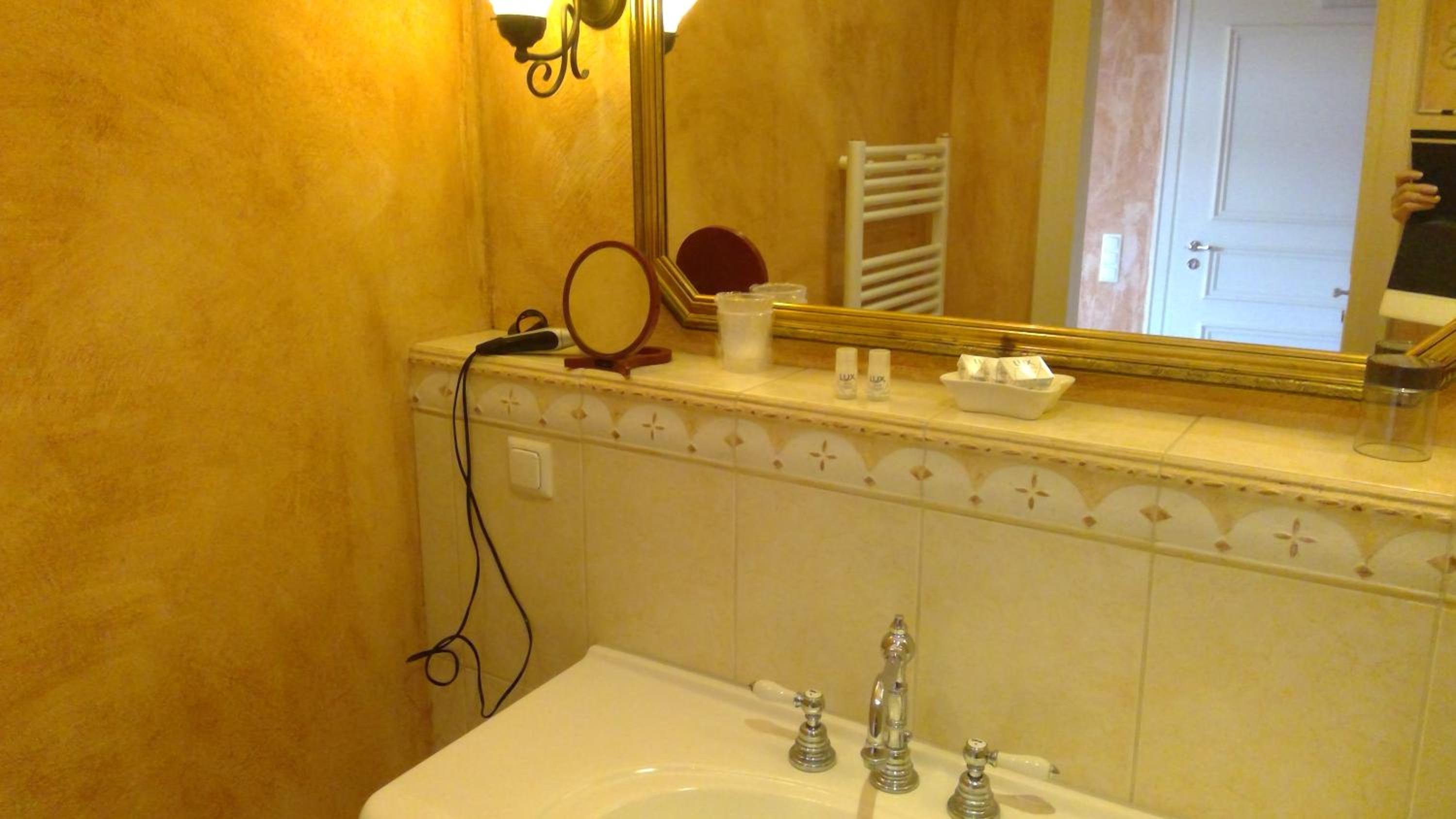 Deluxe Double Room With Balcony photo 2
