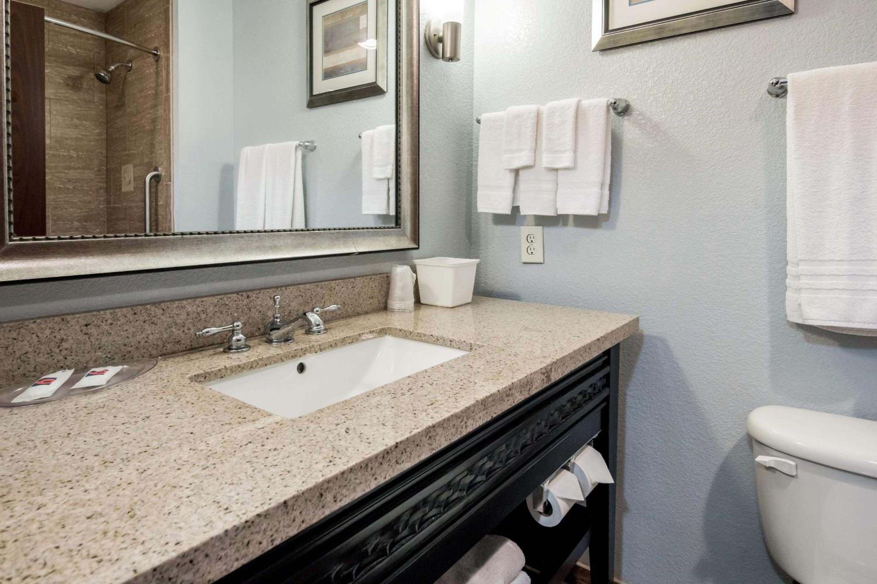 King Room - Disability Access - Non-Smoking - Photo 3