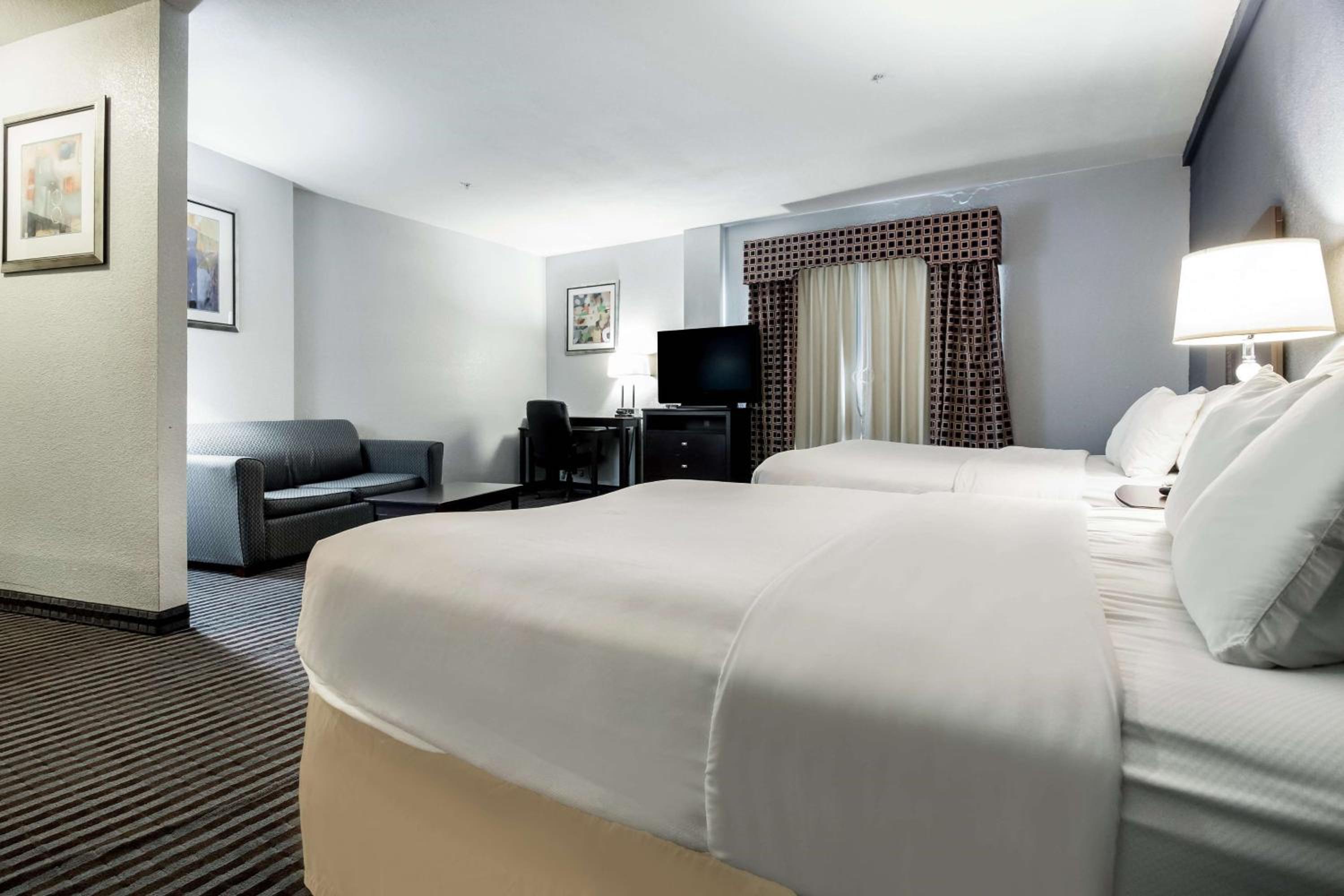 Deluxe Queen Room with Two Queen Beds - Non-Smoking