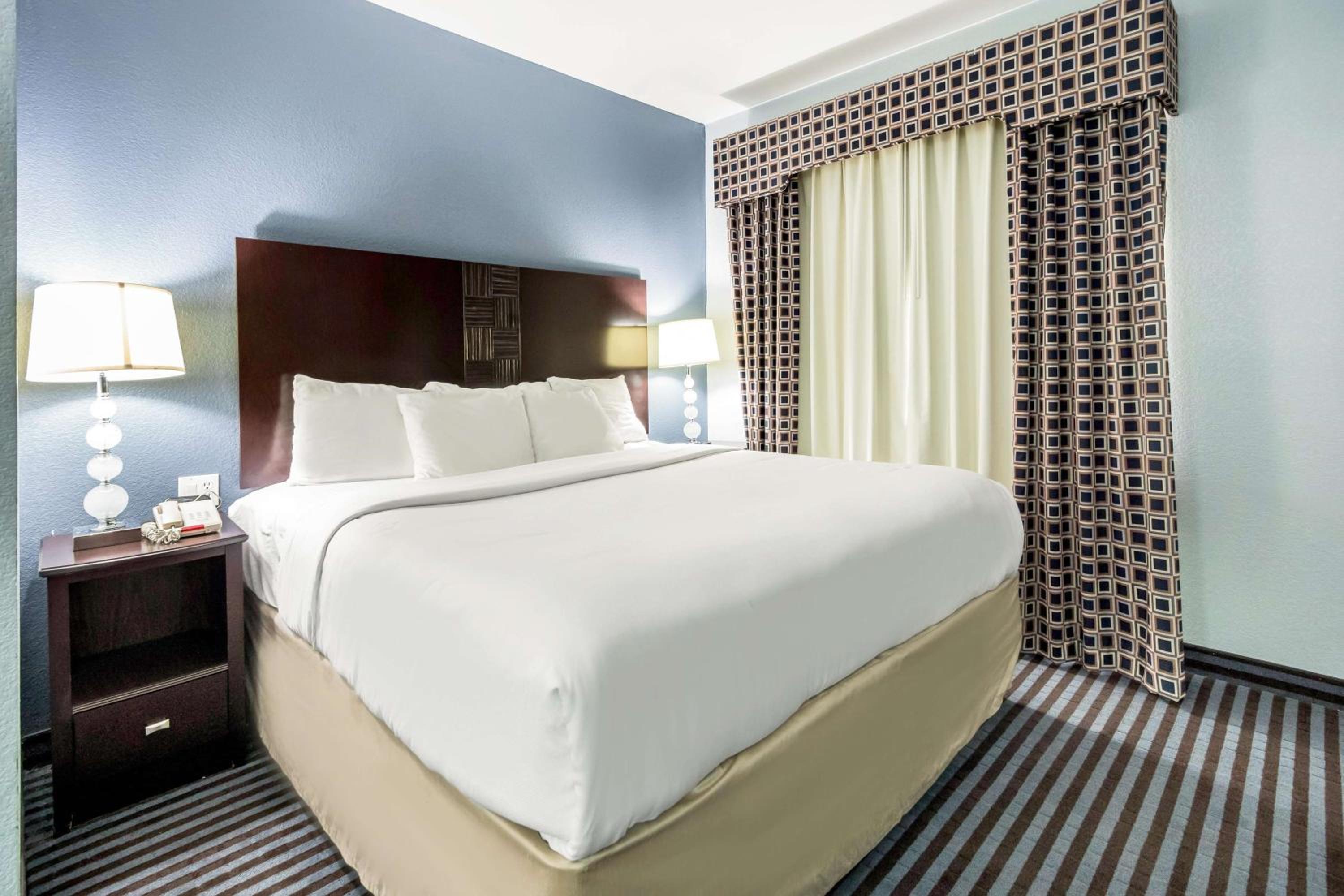 King Room - Disability Access - Non-Smoking - Photo 8