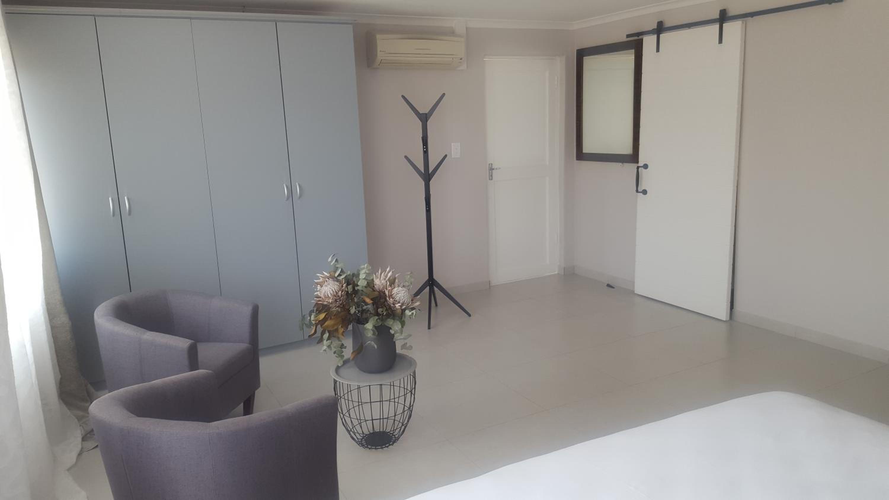 Deluxe King Room - Photo 3