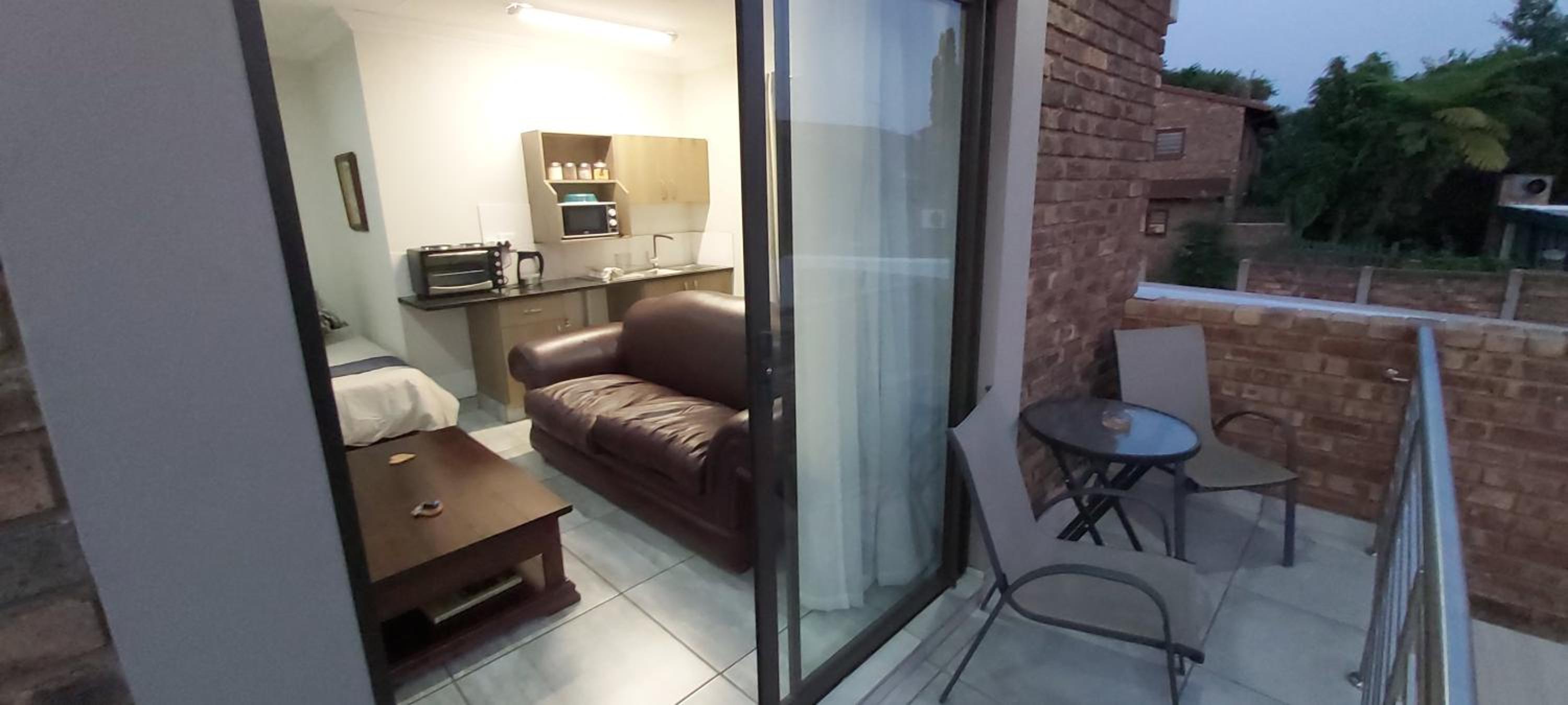 Family Room - Photo 2