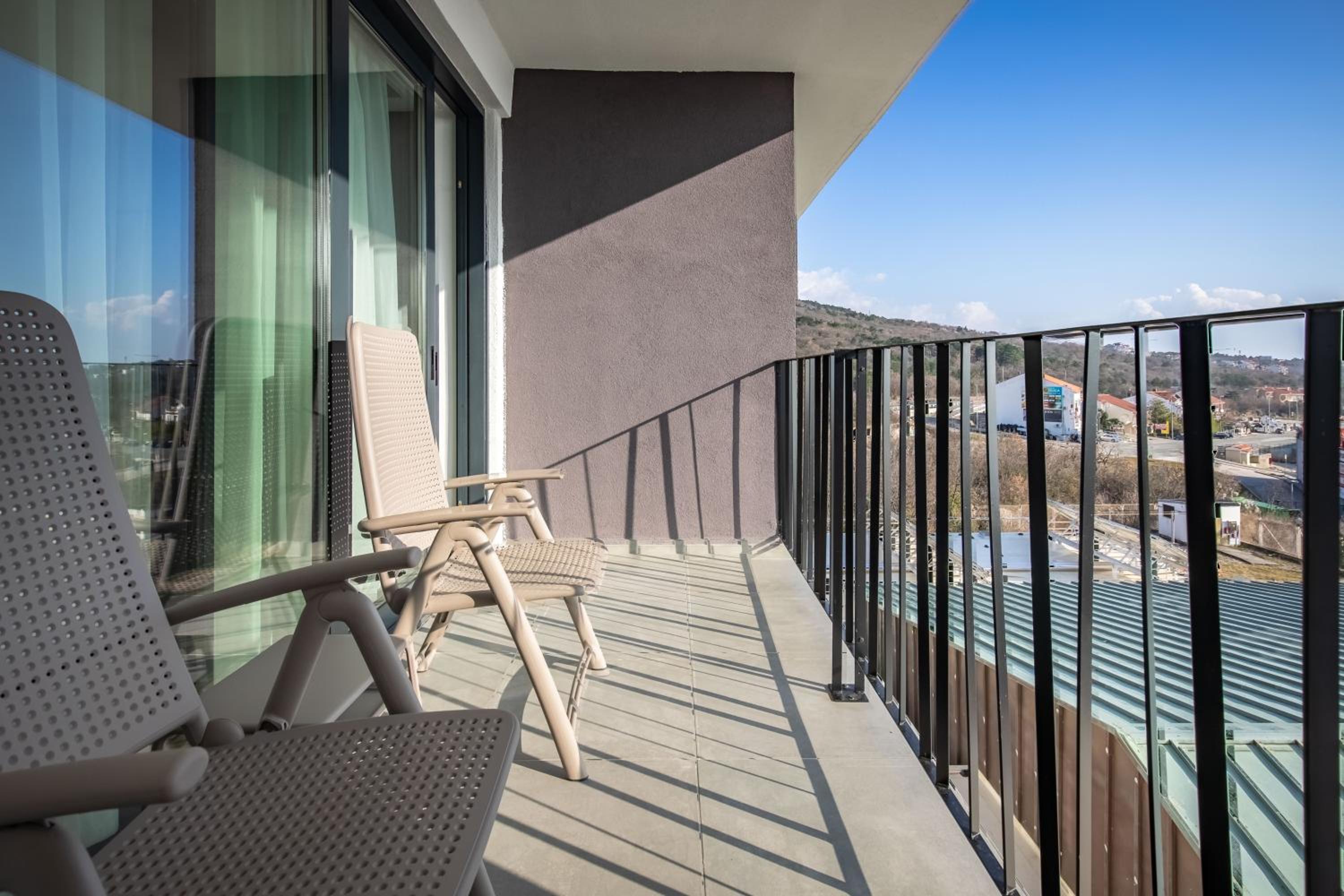 Superior Twin Room with Sea View and Balcony photo 2