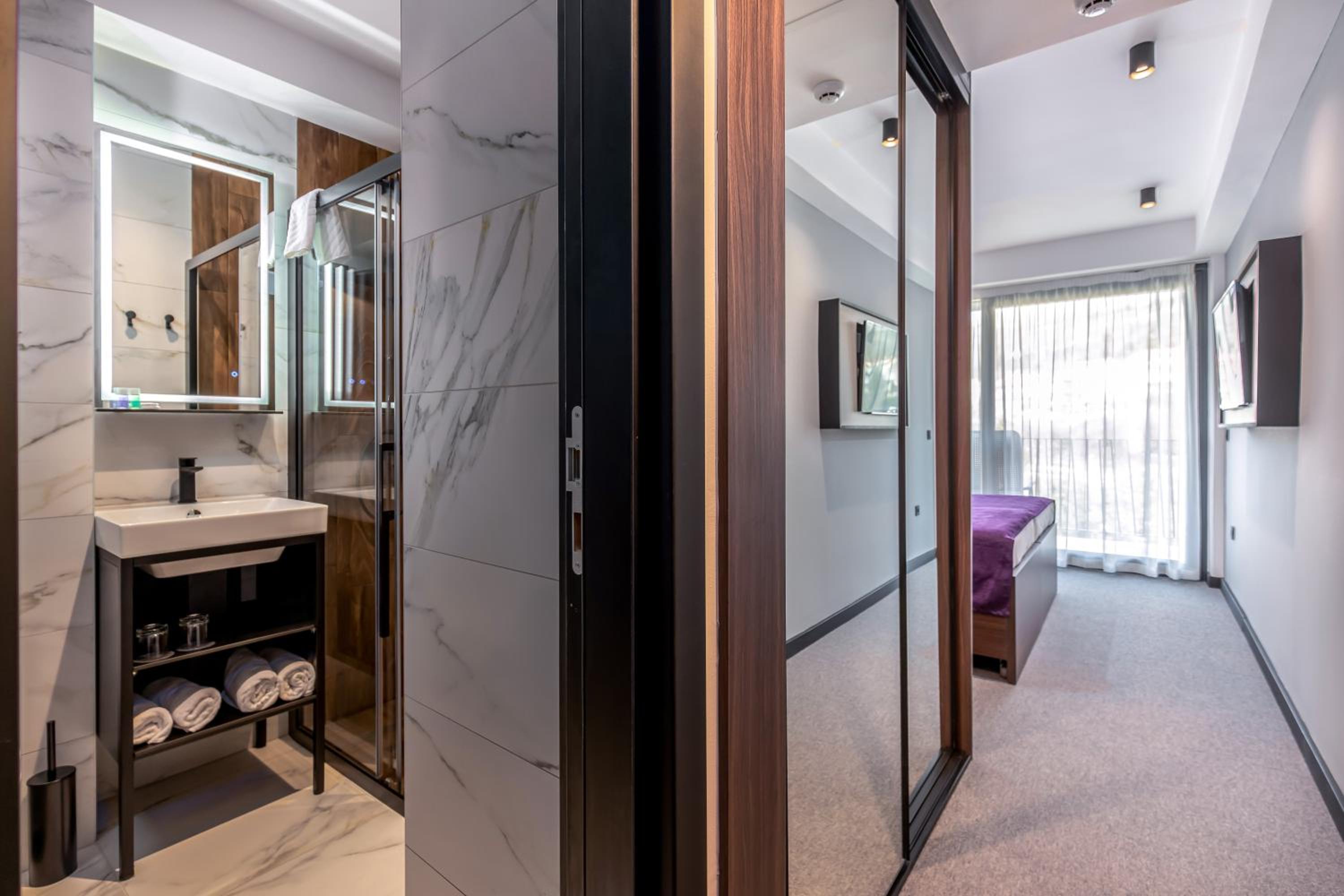 Standard Twin Room with Balcony photo 2