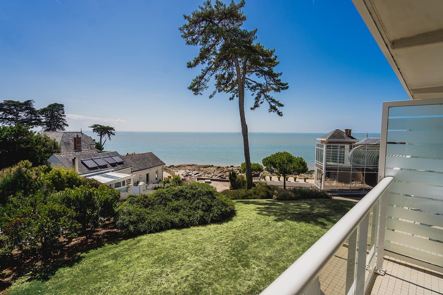 Double or Twin Room with Ocean View - Photo 2
