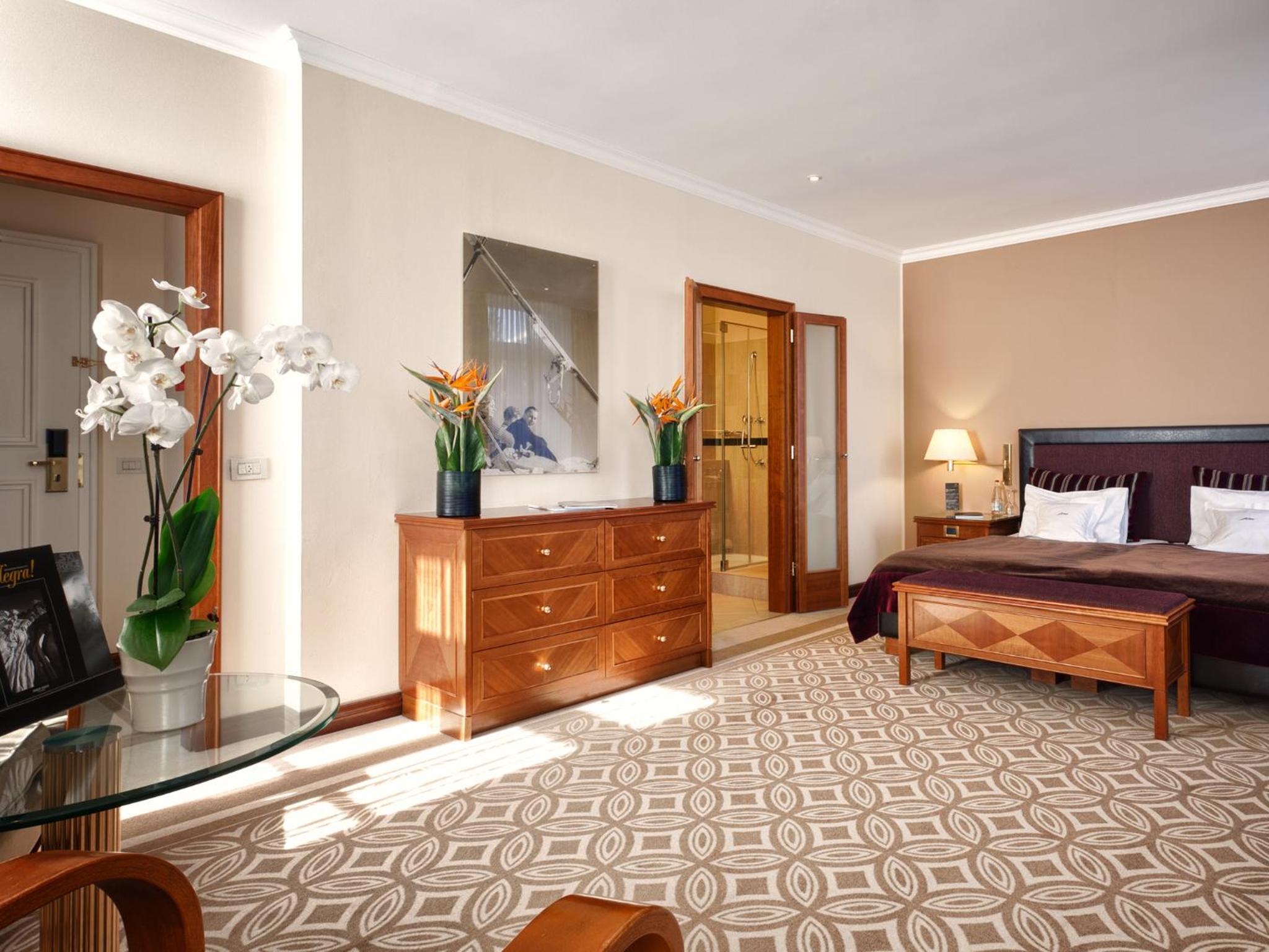 Grand Deluxe Double Room thumbnail 5