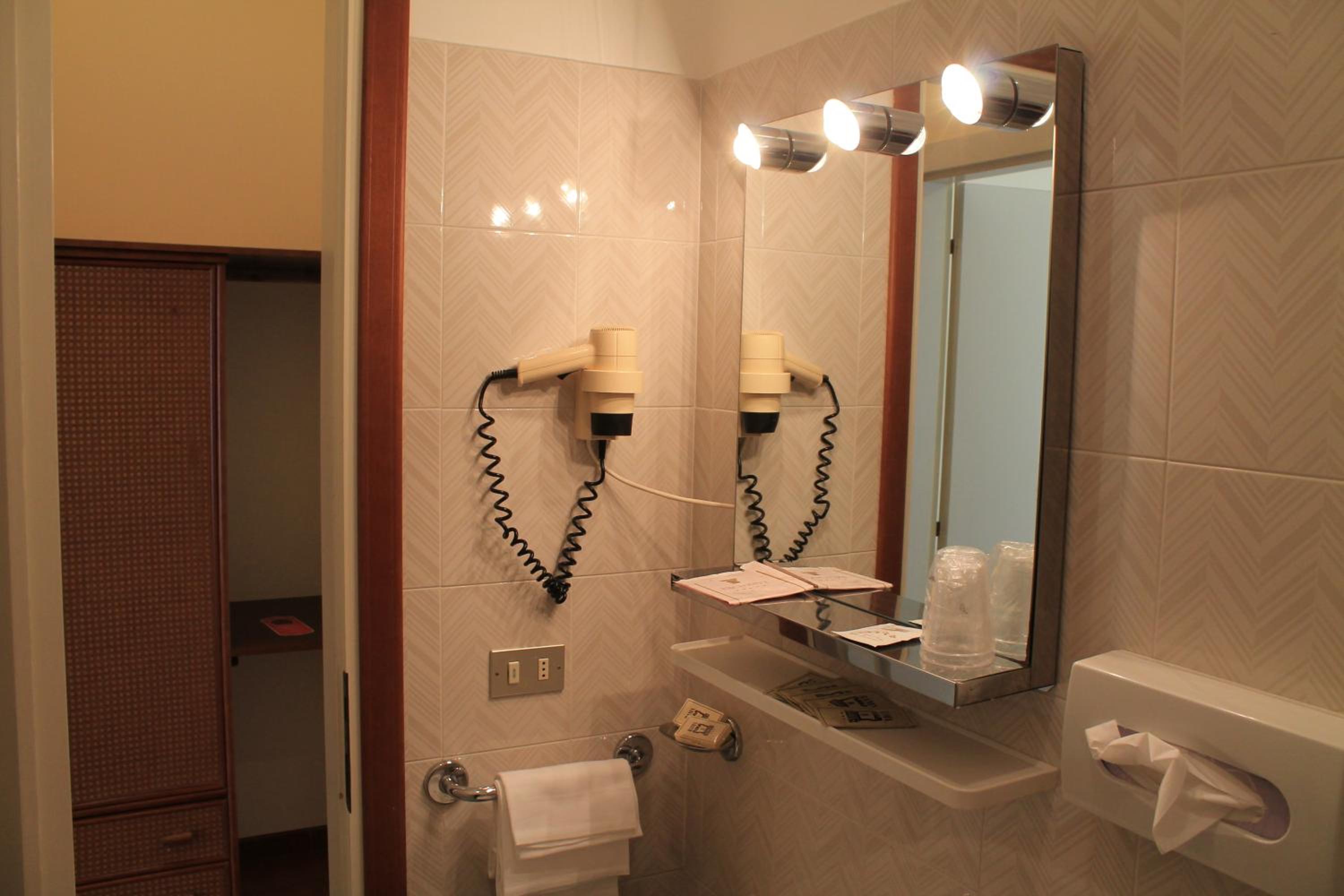 Economy Double or Twin Room - Photo 7