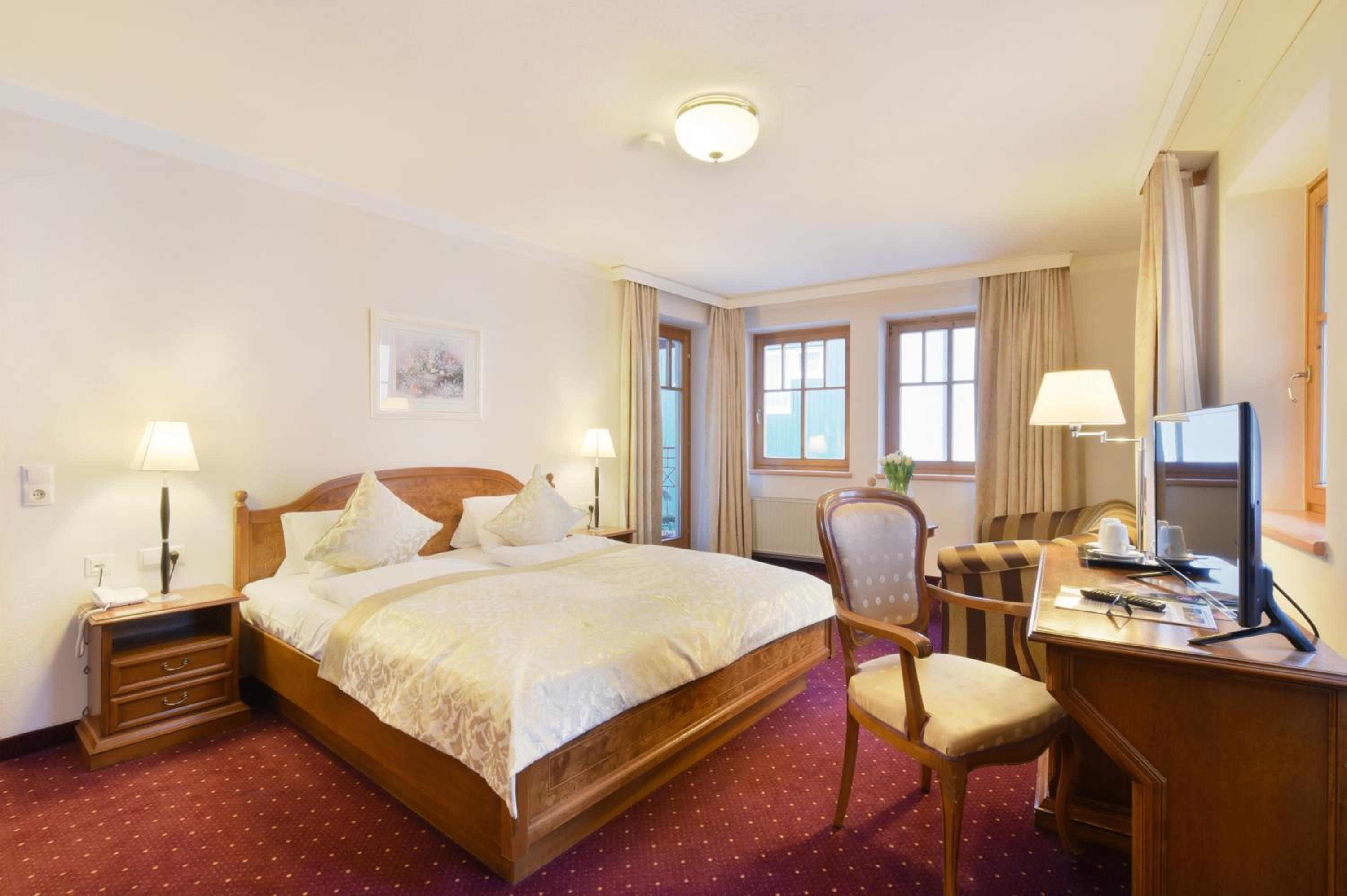 Deluxe Double Room - Photo 9