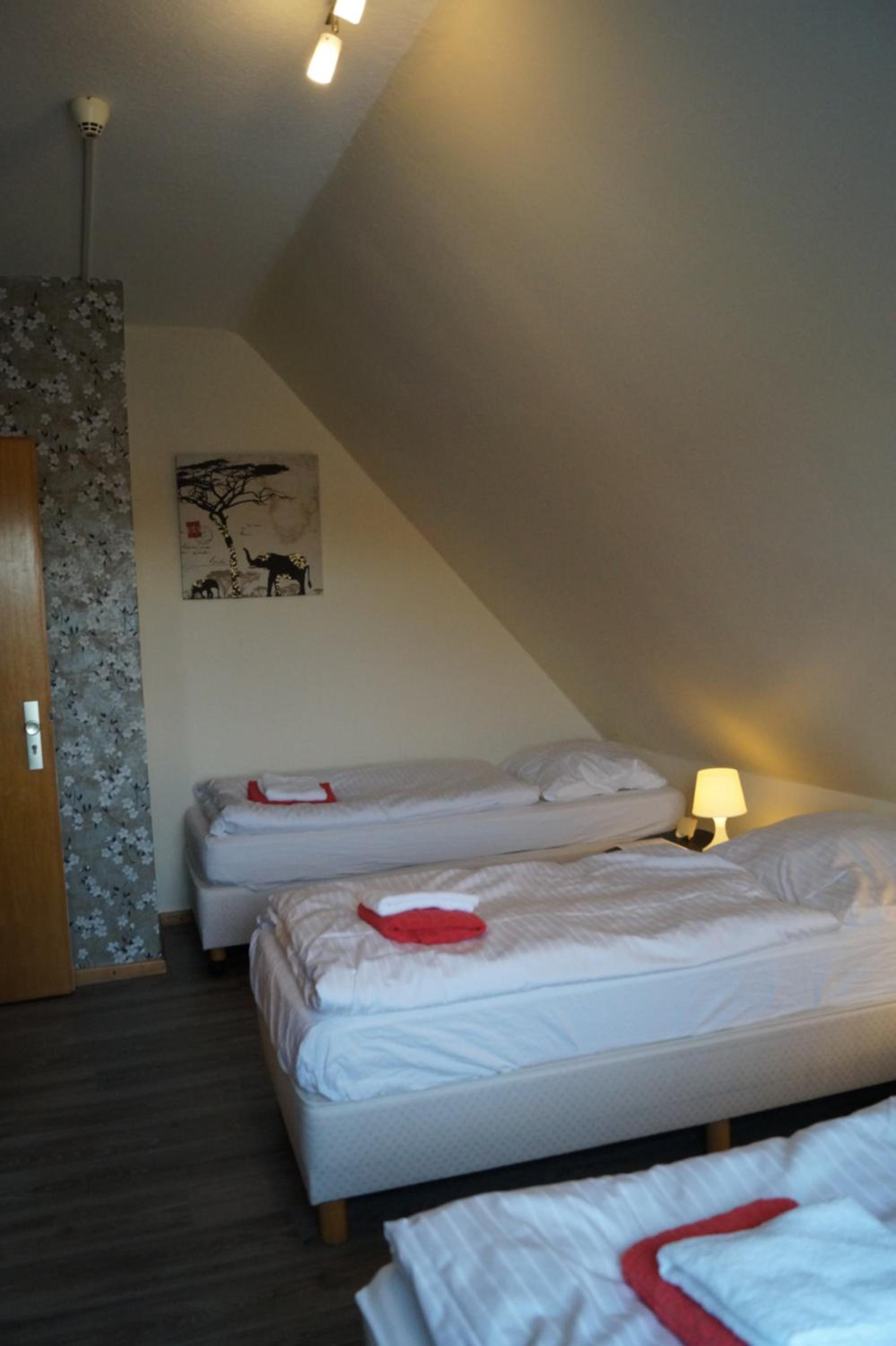 Triple Room with Private Bathroom - Photo 3