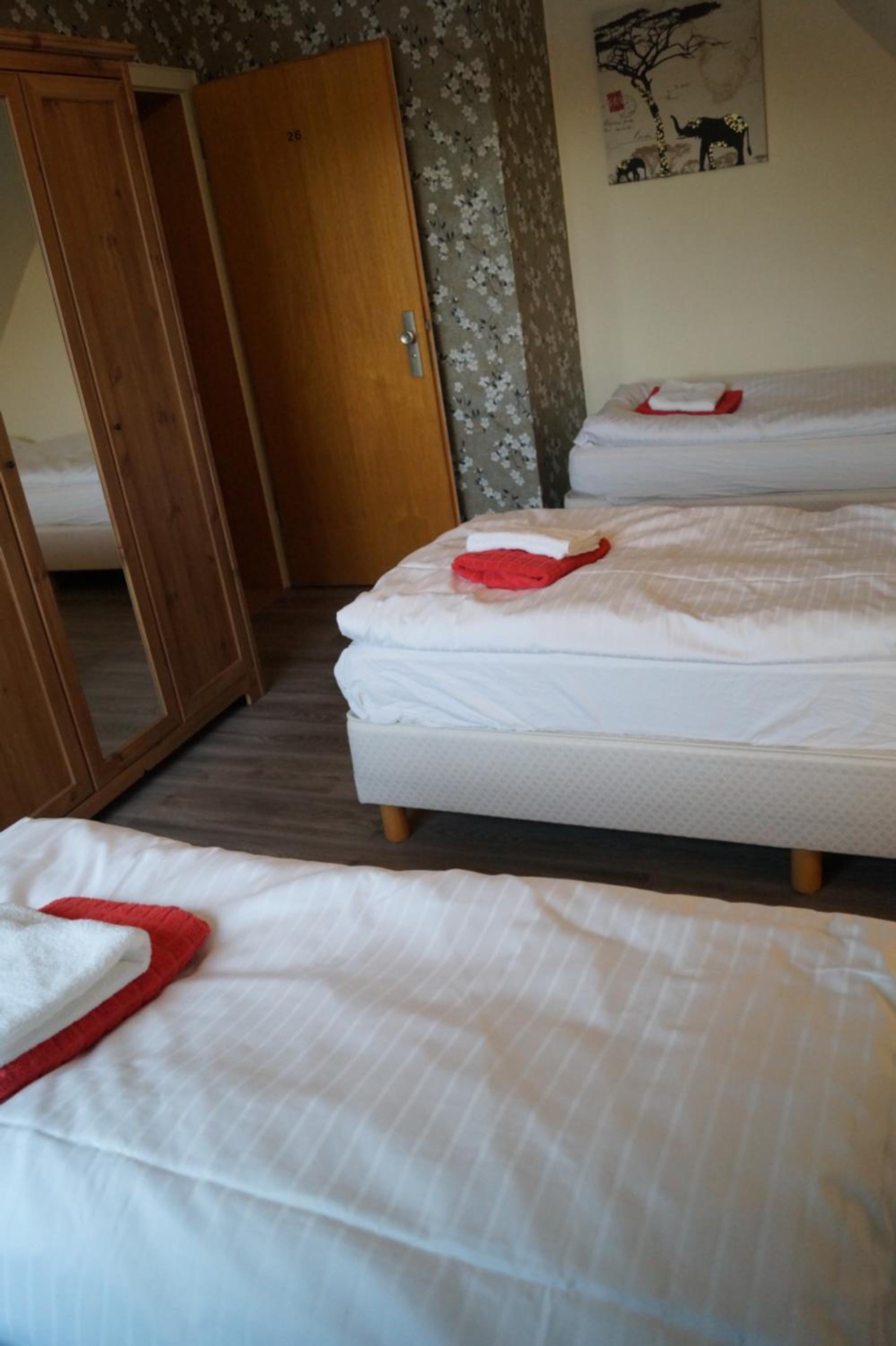 Triple Room with Private Bathroom - Photo 4