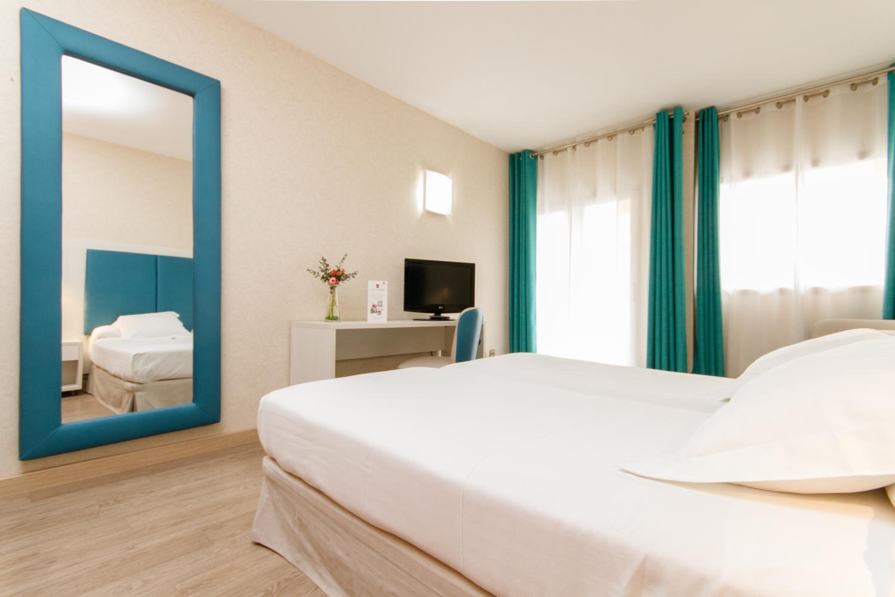 Superior Double or Twin Room with Terrace - Photo 2