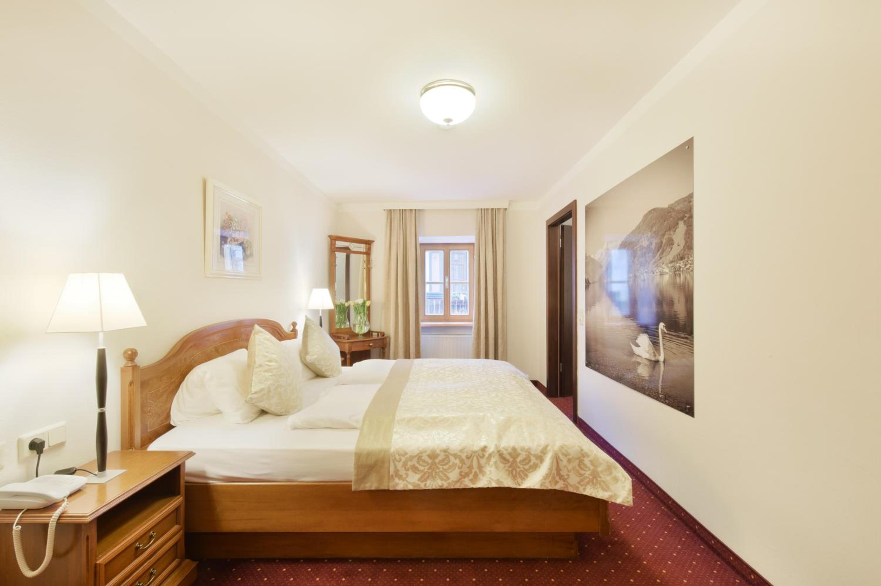 One-Bedroom Suite - Photo 3