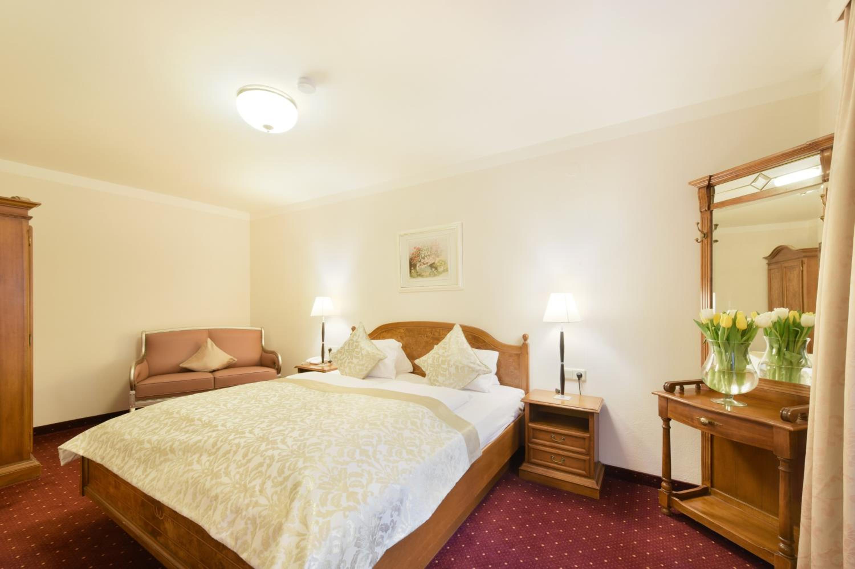 One-Bedroom Suite - Photo 9