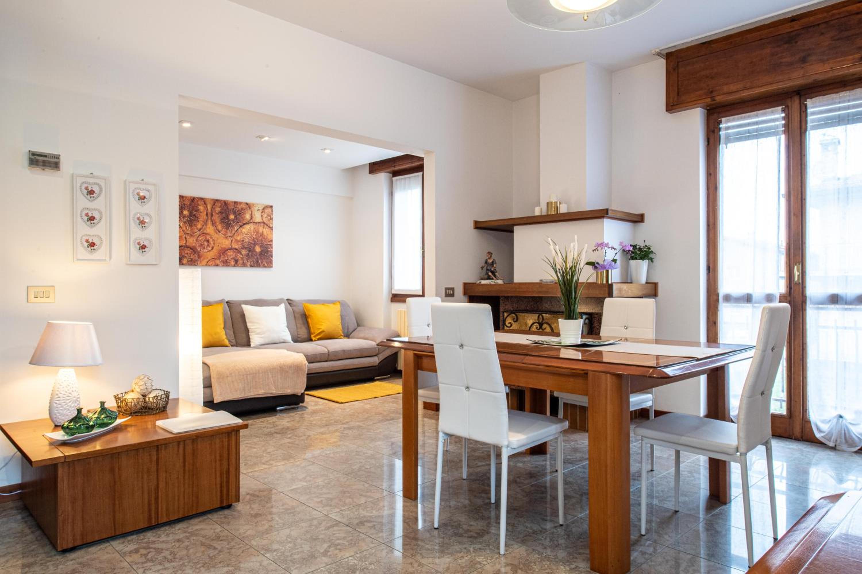 Apartment with Lake View - Photo 1