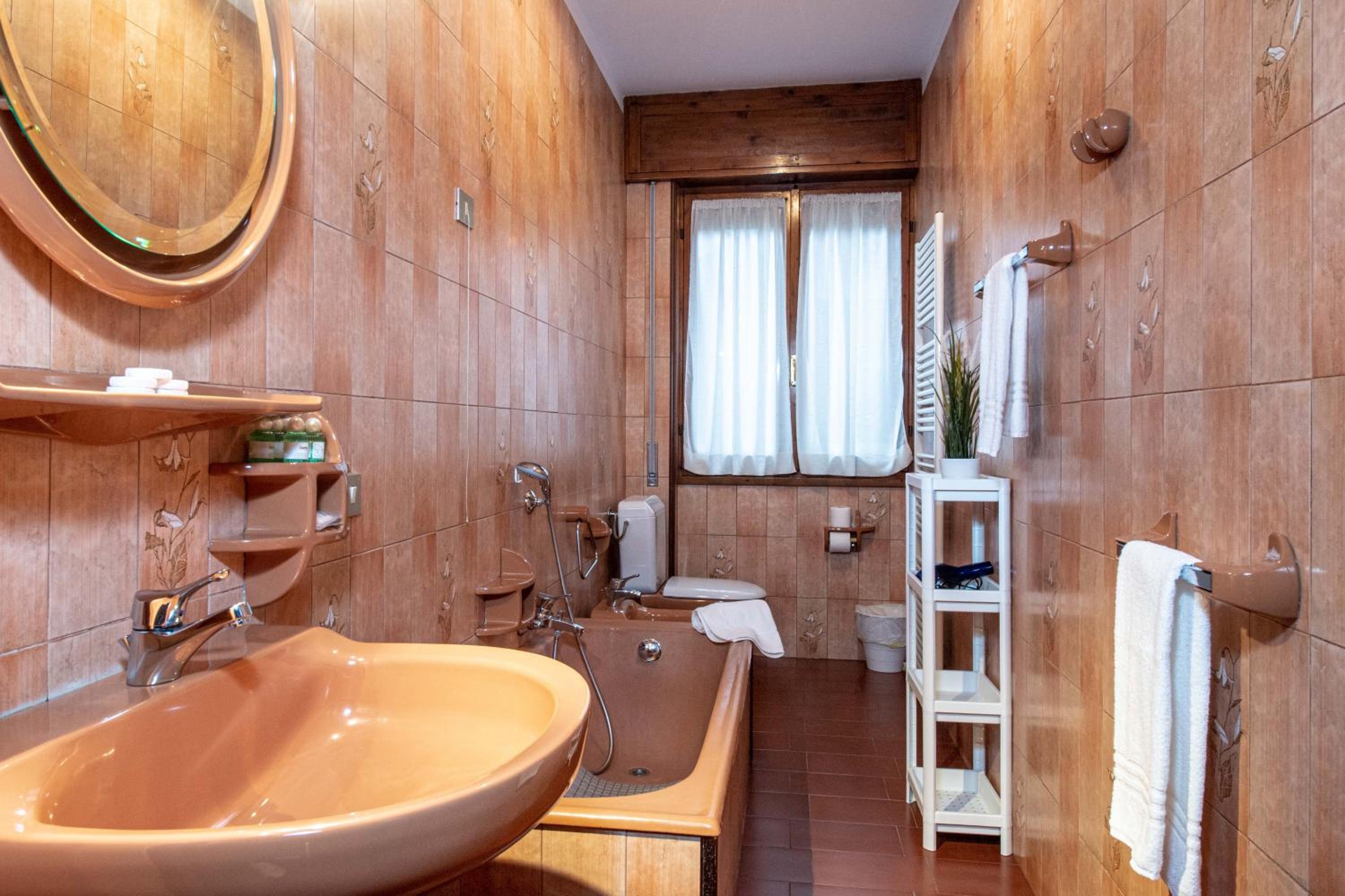 Apartment with Lake View - Photo 4
