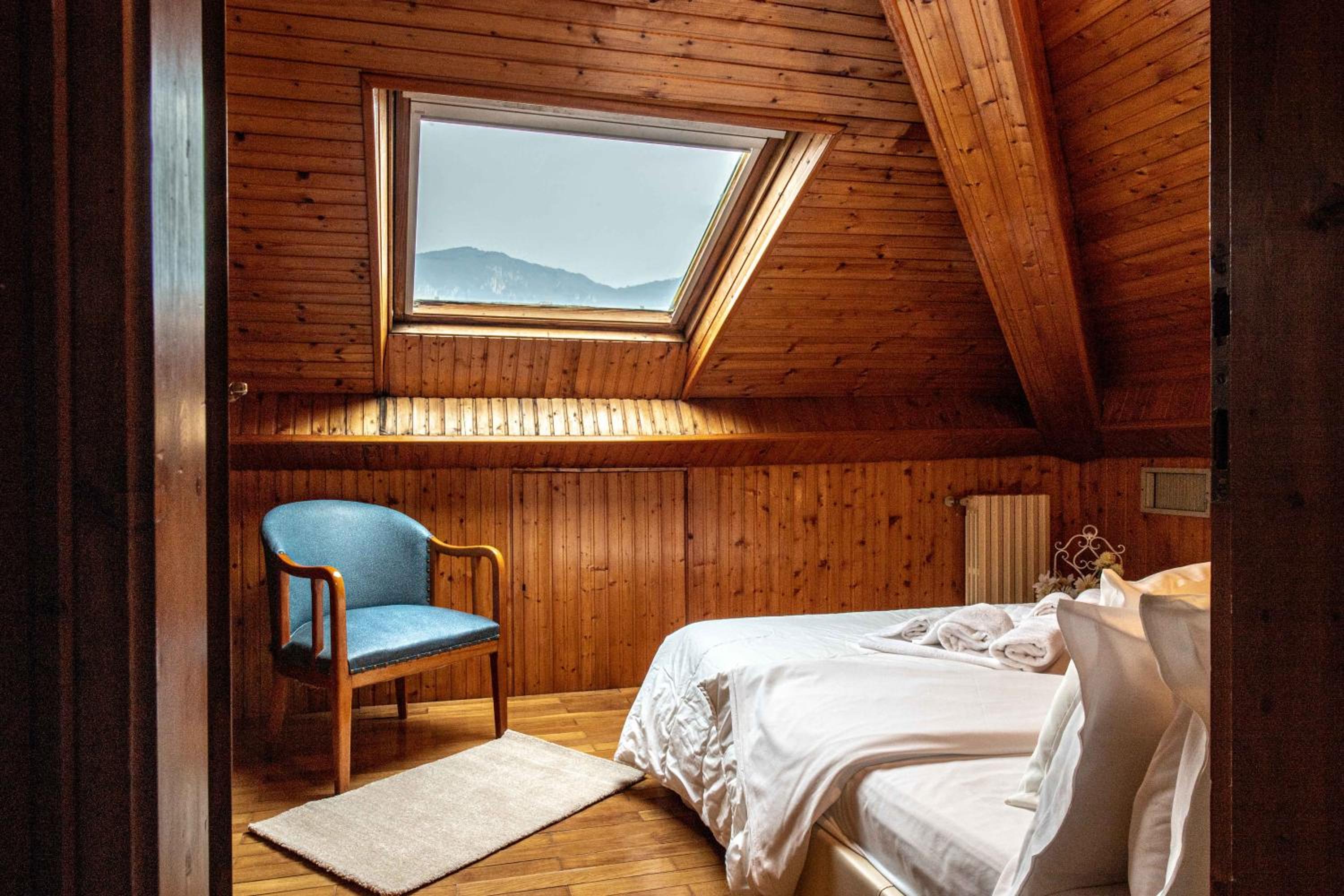 Apartment with Lake View - Photo 6