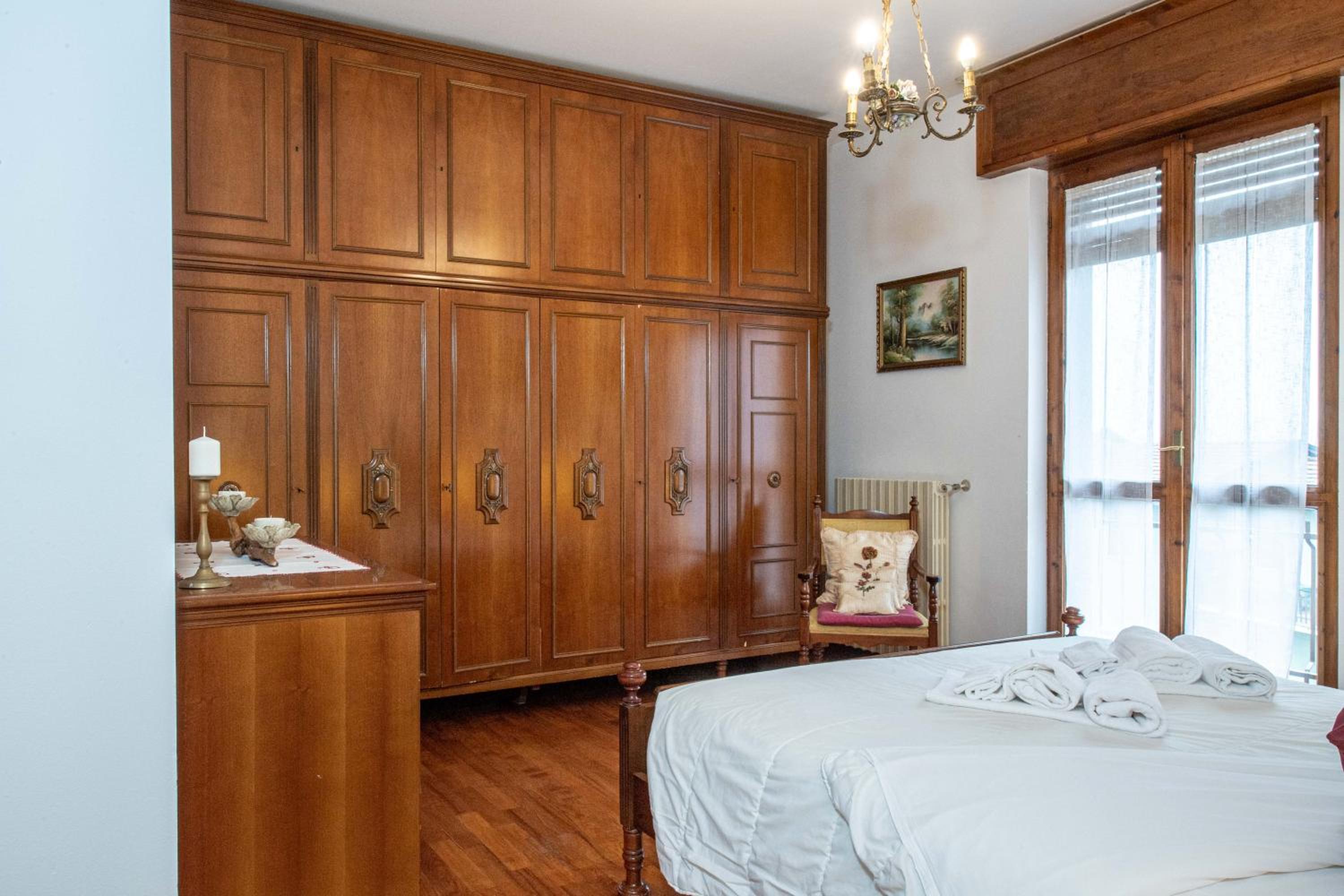 Apartment with Lake View - Photo 8