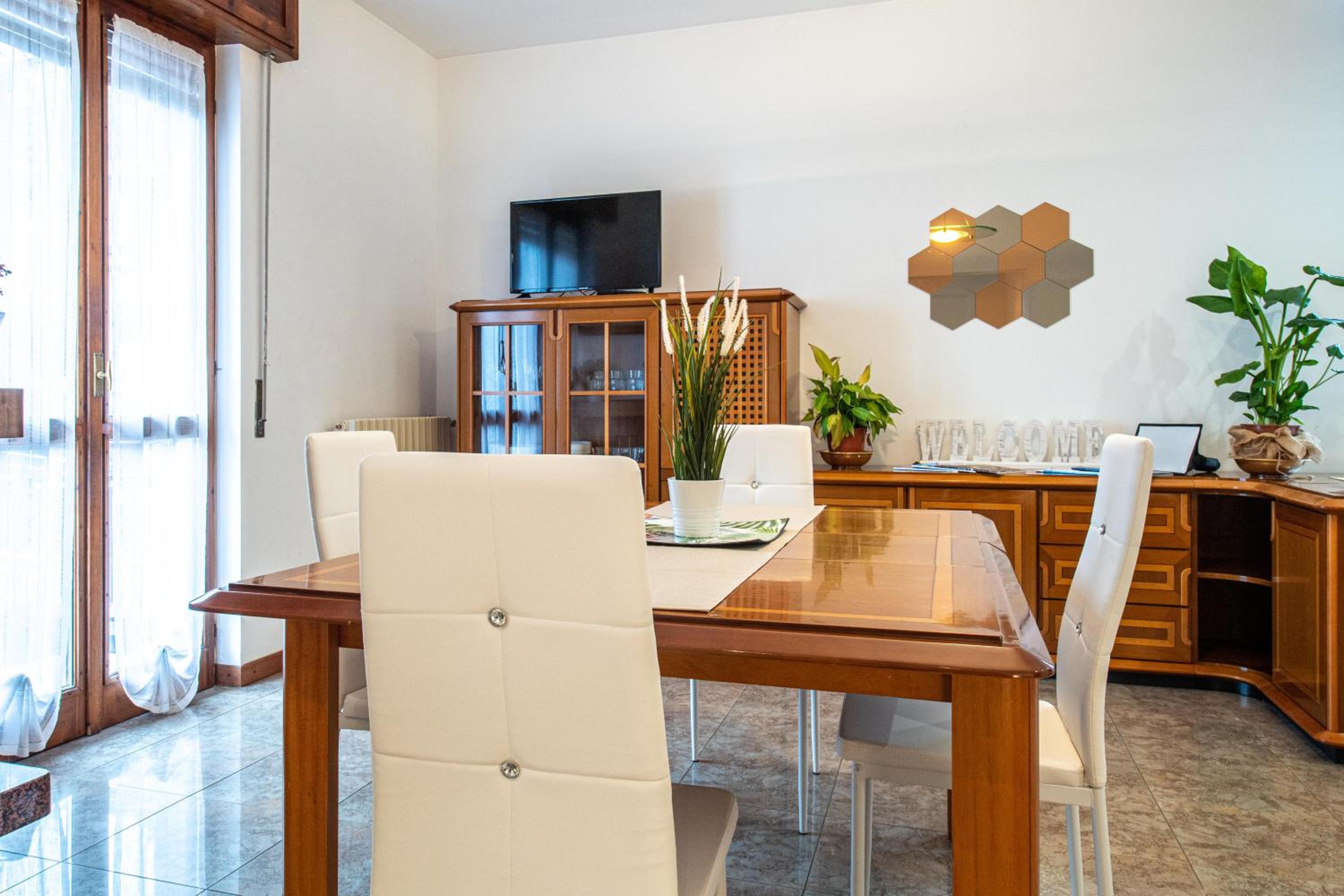 Apartment with Lake View - Photo 11